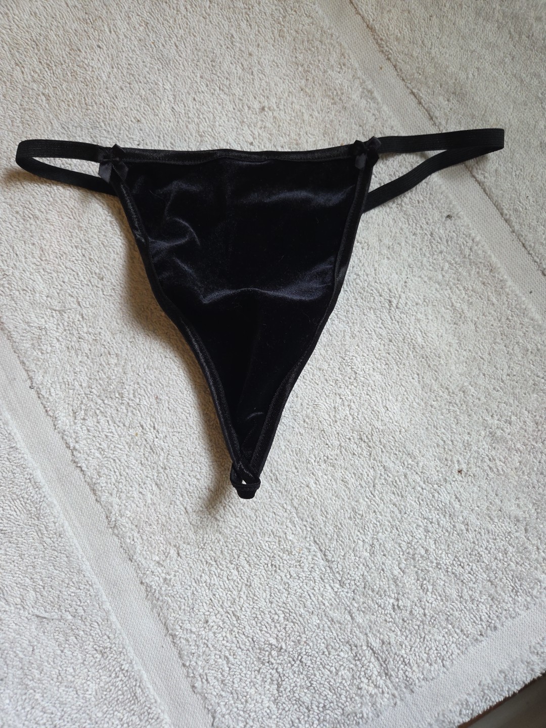 New Vintage Frederick’s of Hollywood Velvet Black String Bikini One Size