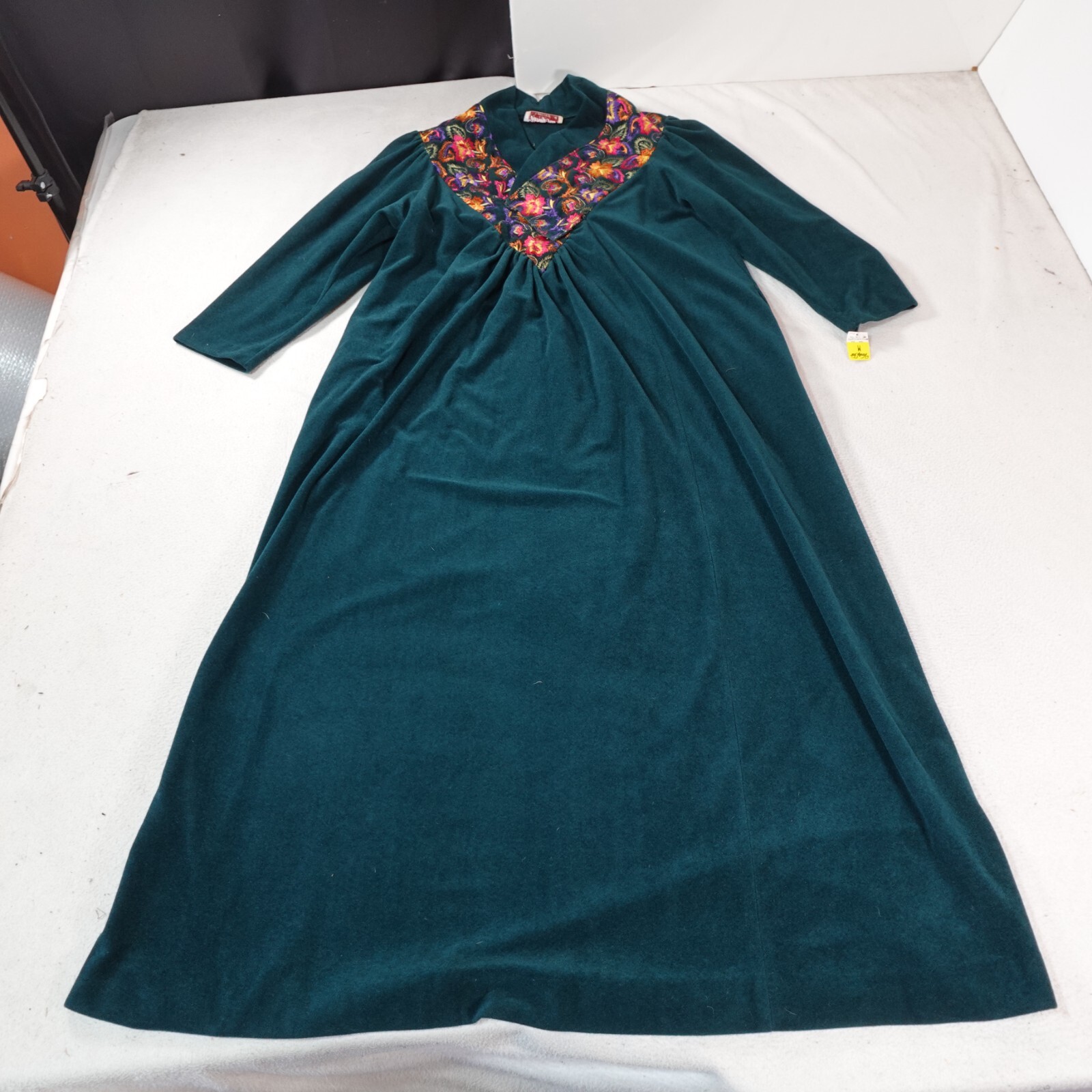 Vintage Vanity Fair House Coat Bathrobe Womens Medium Green Velvet Paisley Art