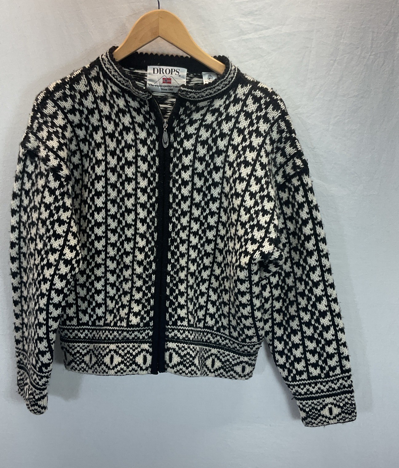 Vtg Handmade Womens Norwegian wool cardigan Full Zip Black Ivory Pattern Soft