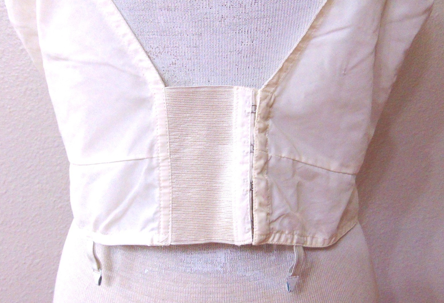 Vtg 1940-50s Pointy Bullet Torpedo 1/2 Circle Pinup Formfit Bustier 42C w/Garter