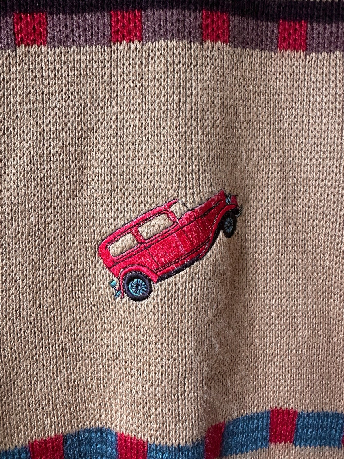 Vintage 90s intarsia knit sweater med large eclectic grandpa dadcore car motif