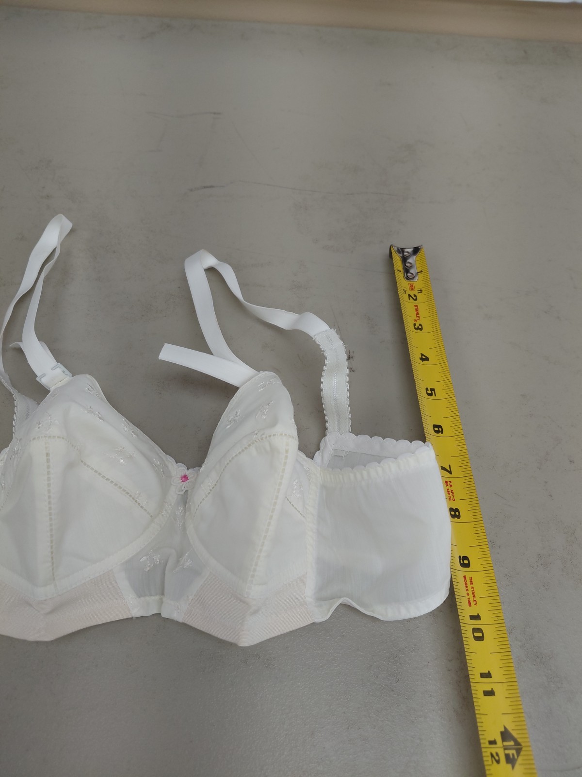 Vintage Exquisite Form White Bra Size 32A