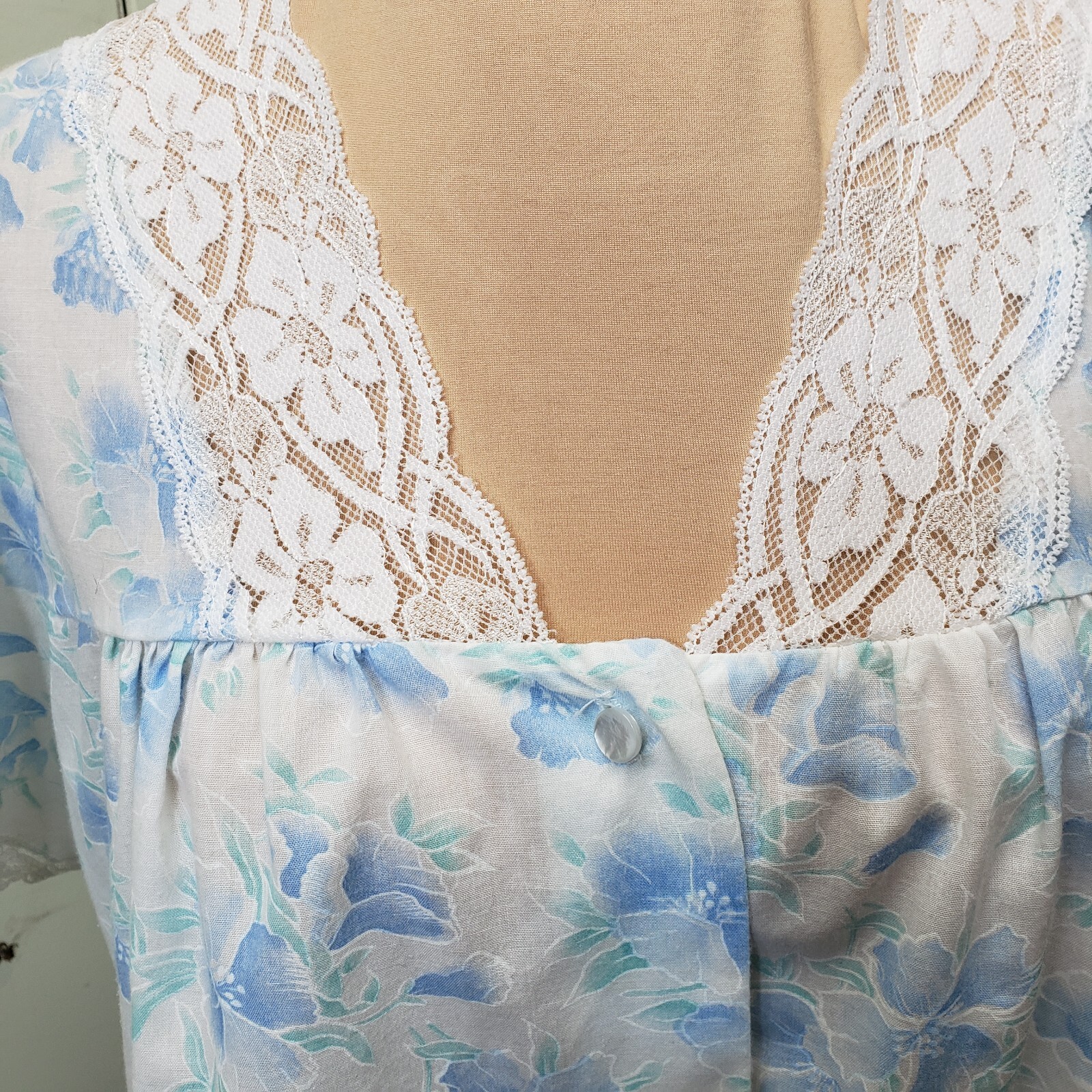 Vtg Stardust Size Large Floral Blue Cotton-Poly Lace Trim Button Nightgown USA