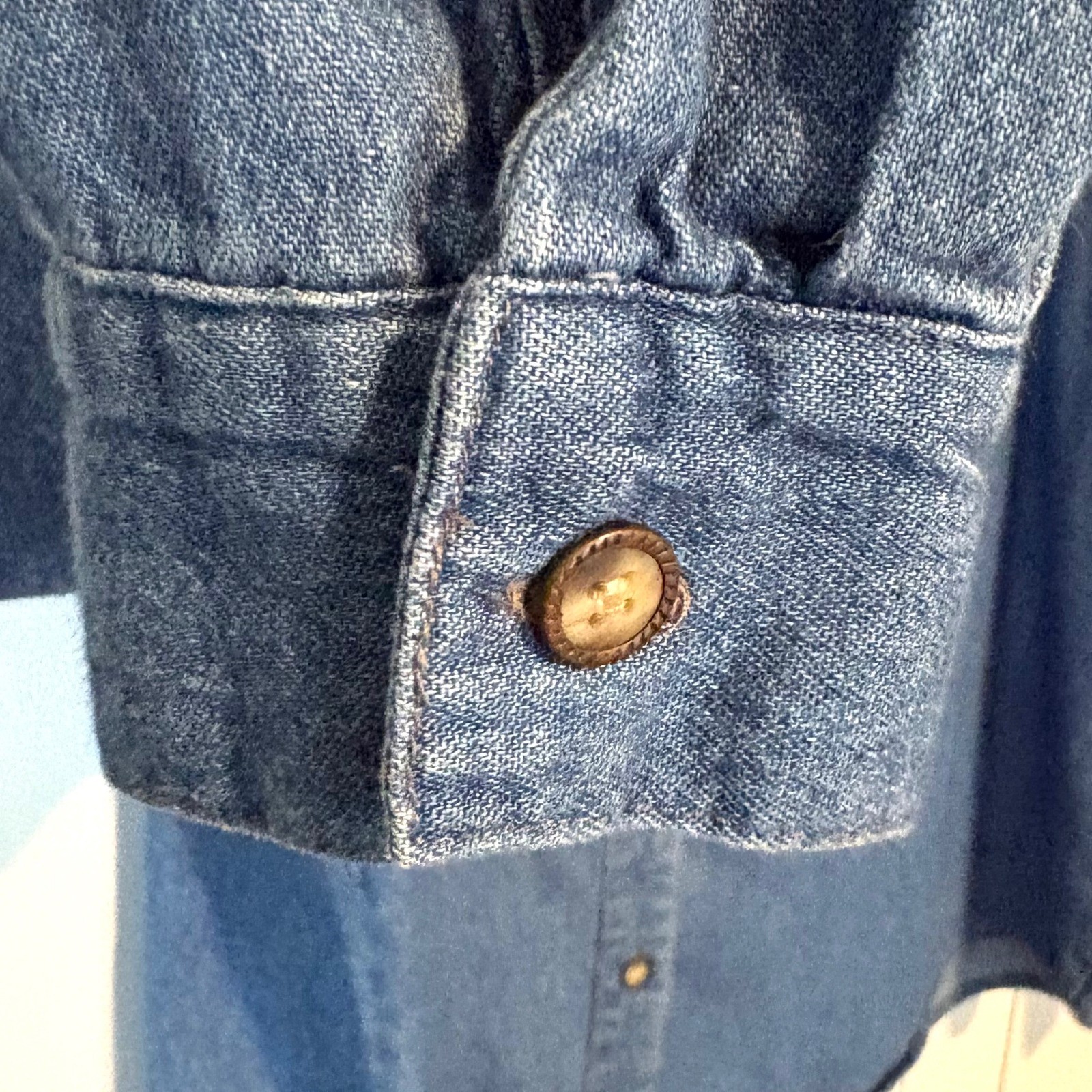 62 East Women’s Vintage Blue Chambray Western Button Front Shirt in Size L