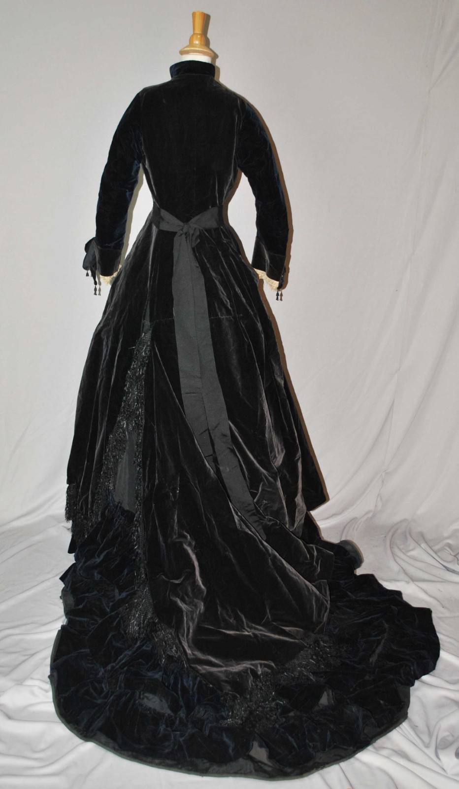 ANTIQUE 1870s BUSTLE DRESS WALKING SUIT OUTFIT, 3-PC TRAINED, MUSEUM DEACCESSION