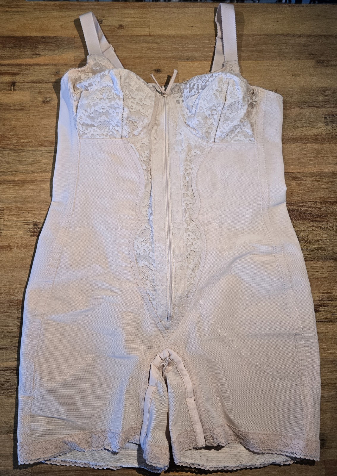 SILHOUETTE long leg corselet CINDERELLA, size 90 C, nude, NEW * made in Belgium