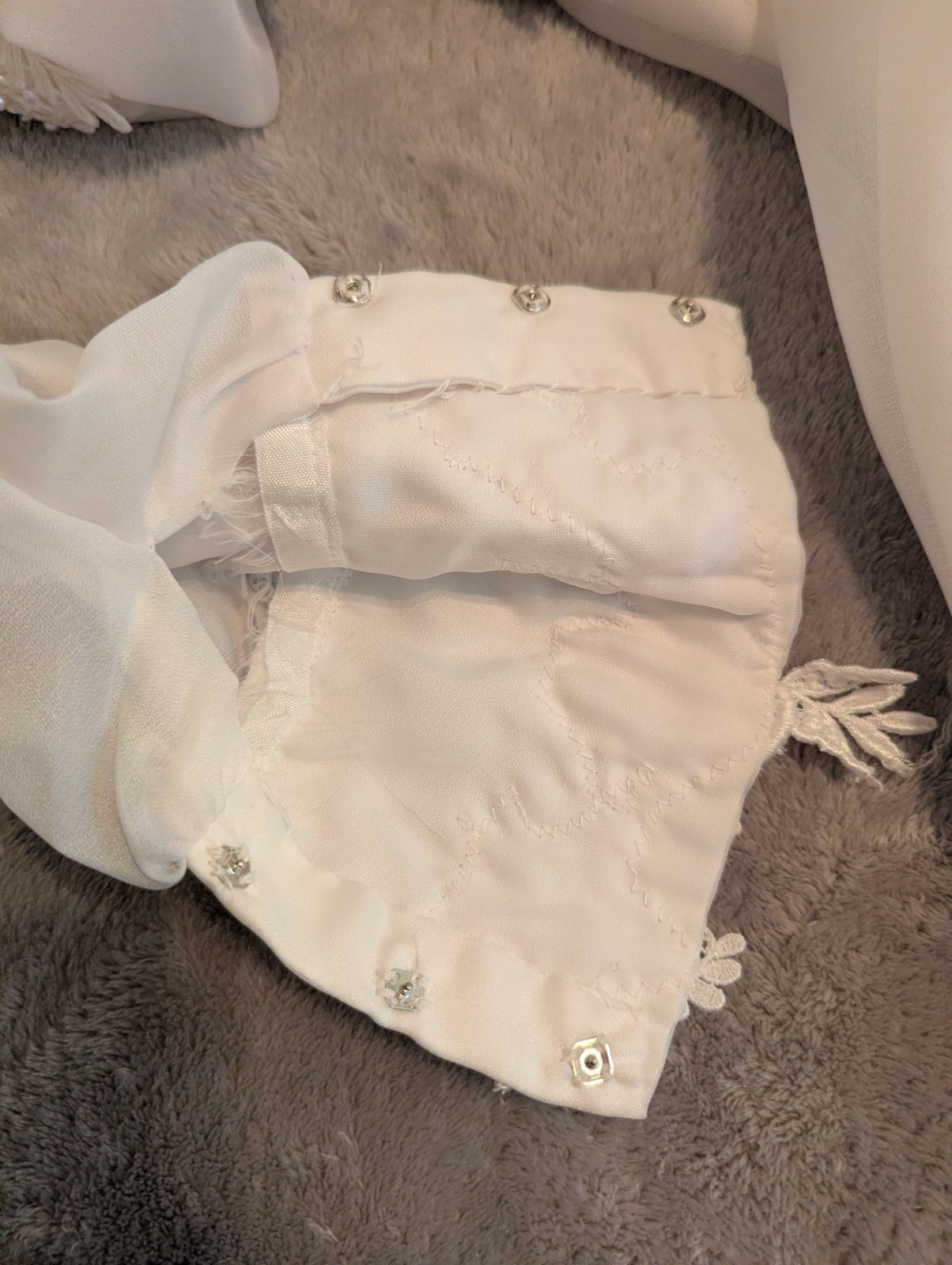 Vintage 1970s Unbranded White Wedding Dress Lace Pearl Train Applique Longsleeve