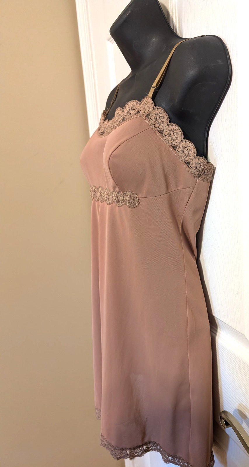 Vintage Lorraine Lingerie Women’s Taupe Nylon w/ Lace Short Full Slip size 32