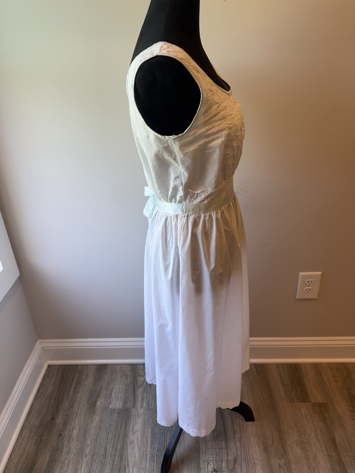 Vintage 50s 60s Shadowline Cotton Nightgown Slip Eyelet Ribbon Size 36 Cottage