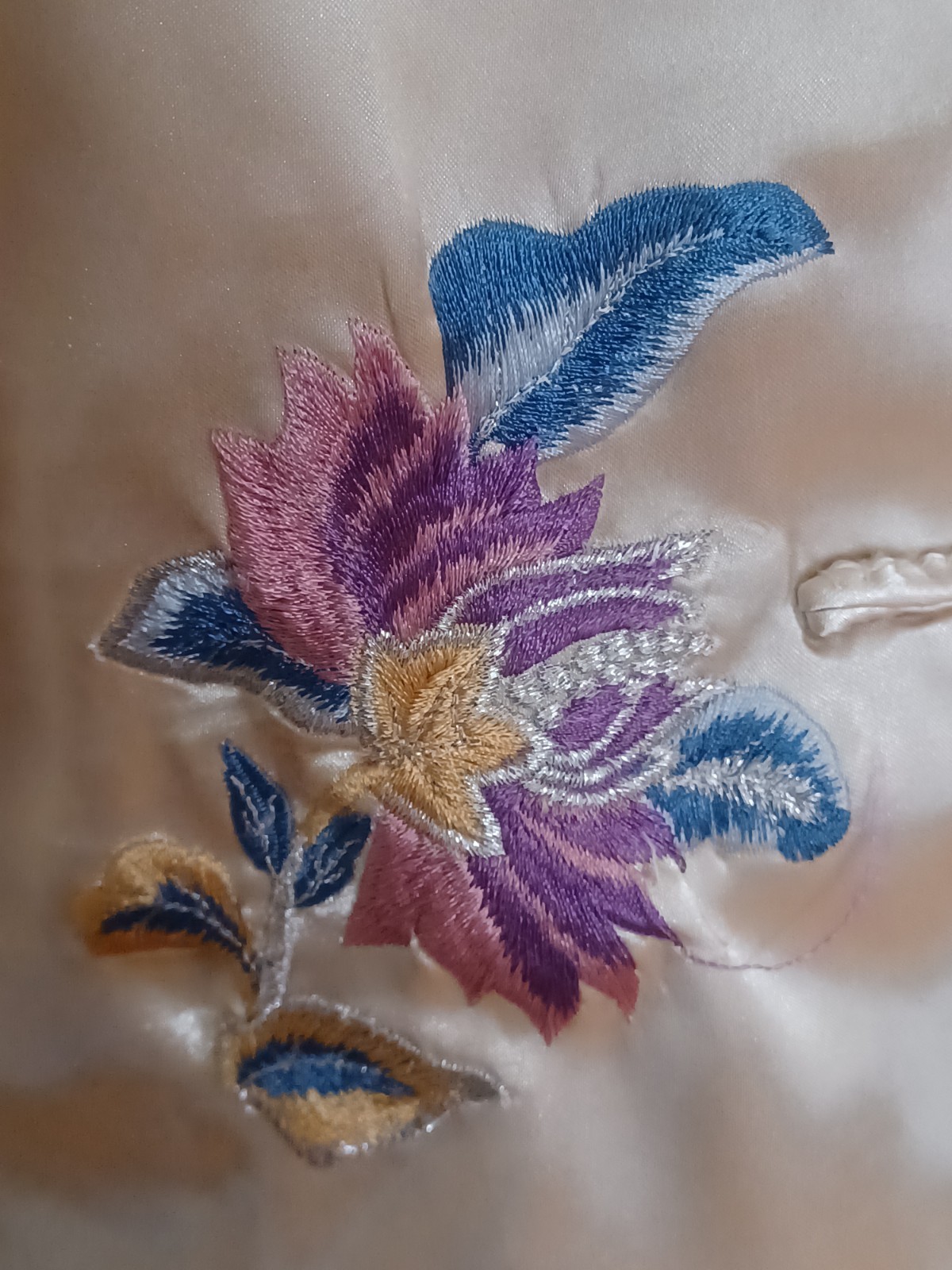 Vintage 1980s/1990s Shieh Hwa Classics Chinese Satiny Champagne Embroidered Vest