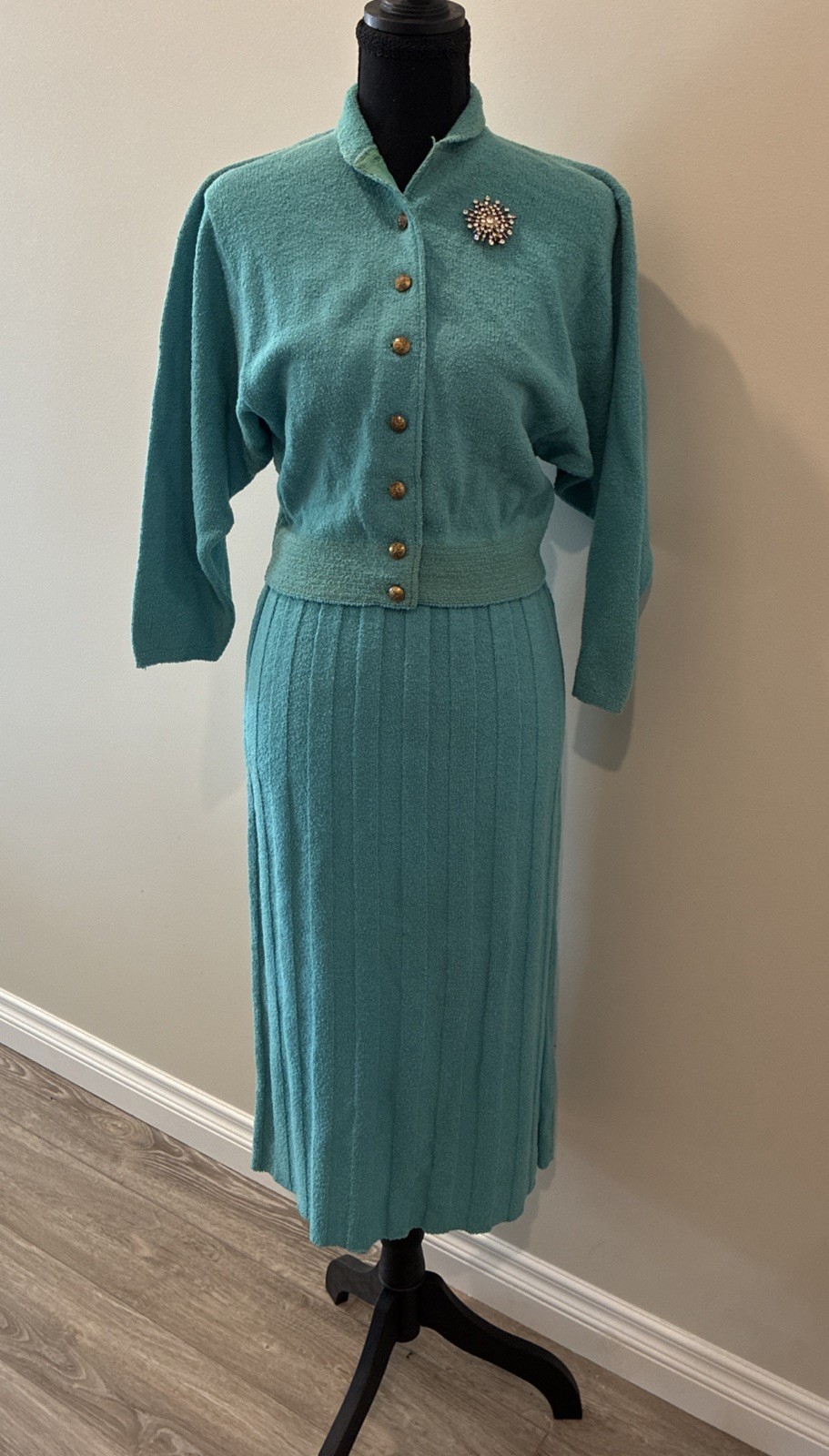 Vintage 1950s Turquoise Kimberly Knitwear 2 Piece Set 100% Virgin Wool & Brooch