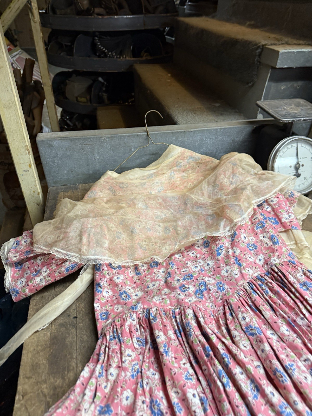 Vintage 1930s Pink Floral Dress Womens Workwear Depression Clothing W Bonnet USA