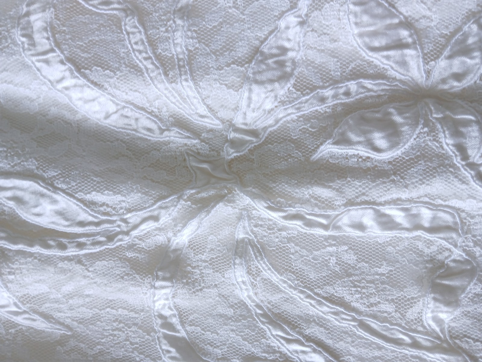 Vintage Half Slip Lace Overlay w Satin Applique Ivory Waist 22 inches Size XS?
