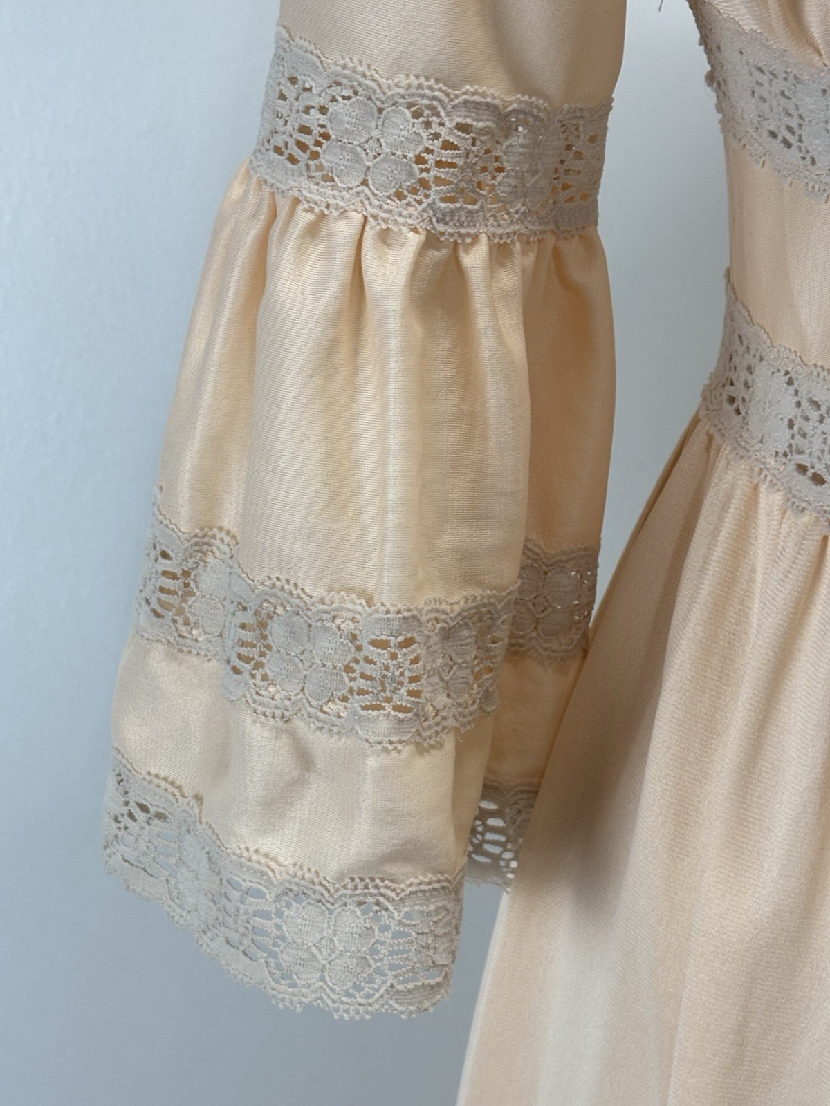Vtg Sears Robe Dressing Gown Women’s Soft Peach 70s Empire Neckline Romantic