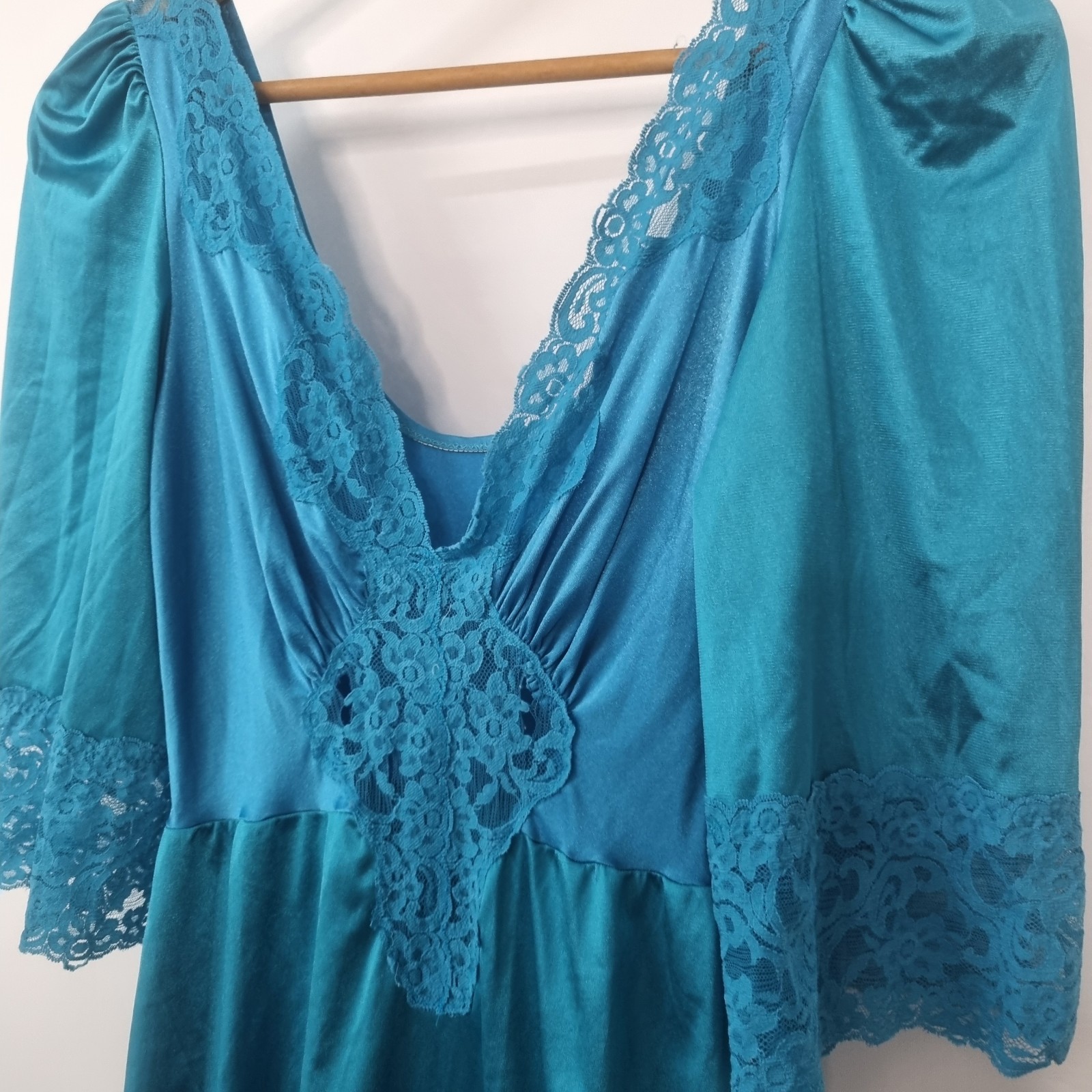 VTG Famous Bodies Nightgown Long Negligee Lace Tourquise Sleeve Deep V Sz S M