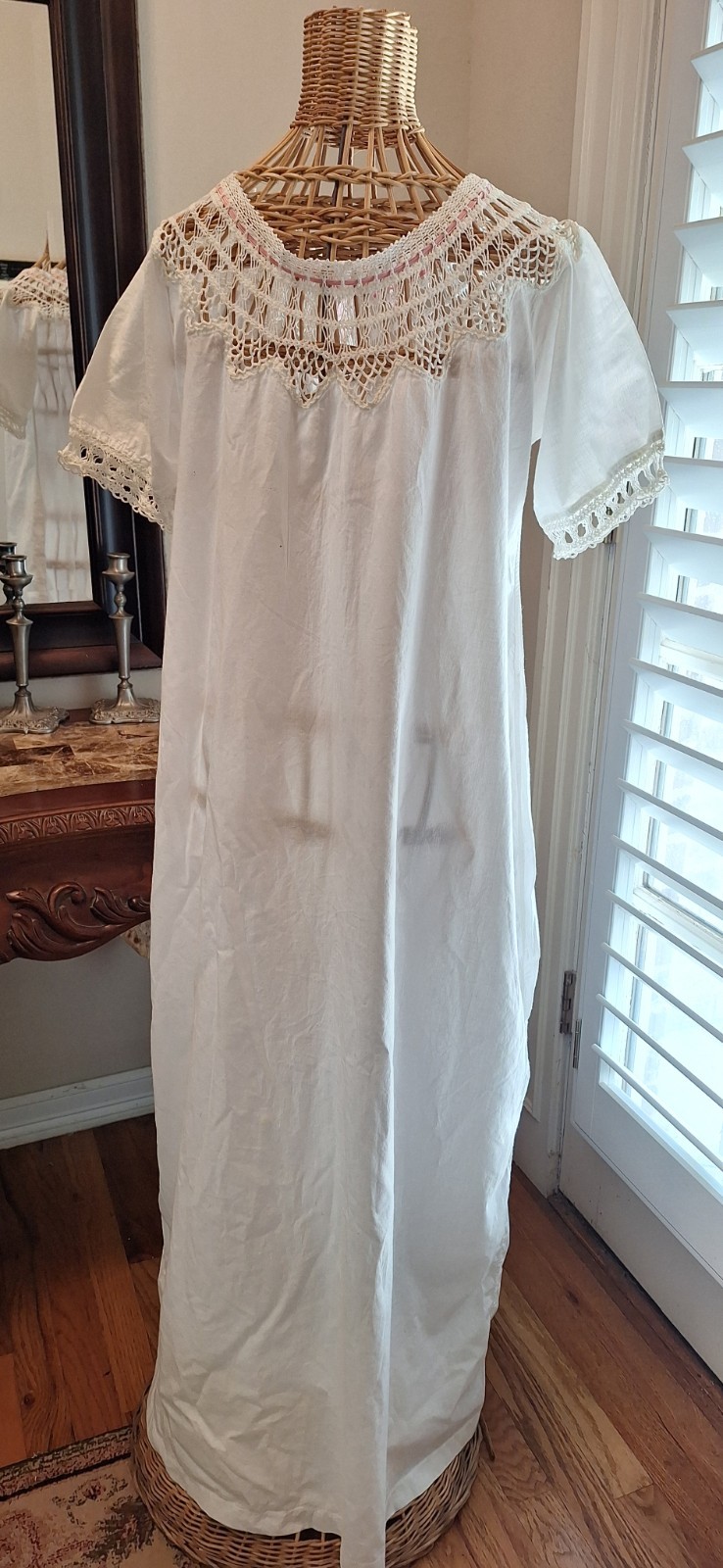 Antique Edwardian Victorian White Cotton & Crochet Lace Night Gown Very Nice