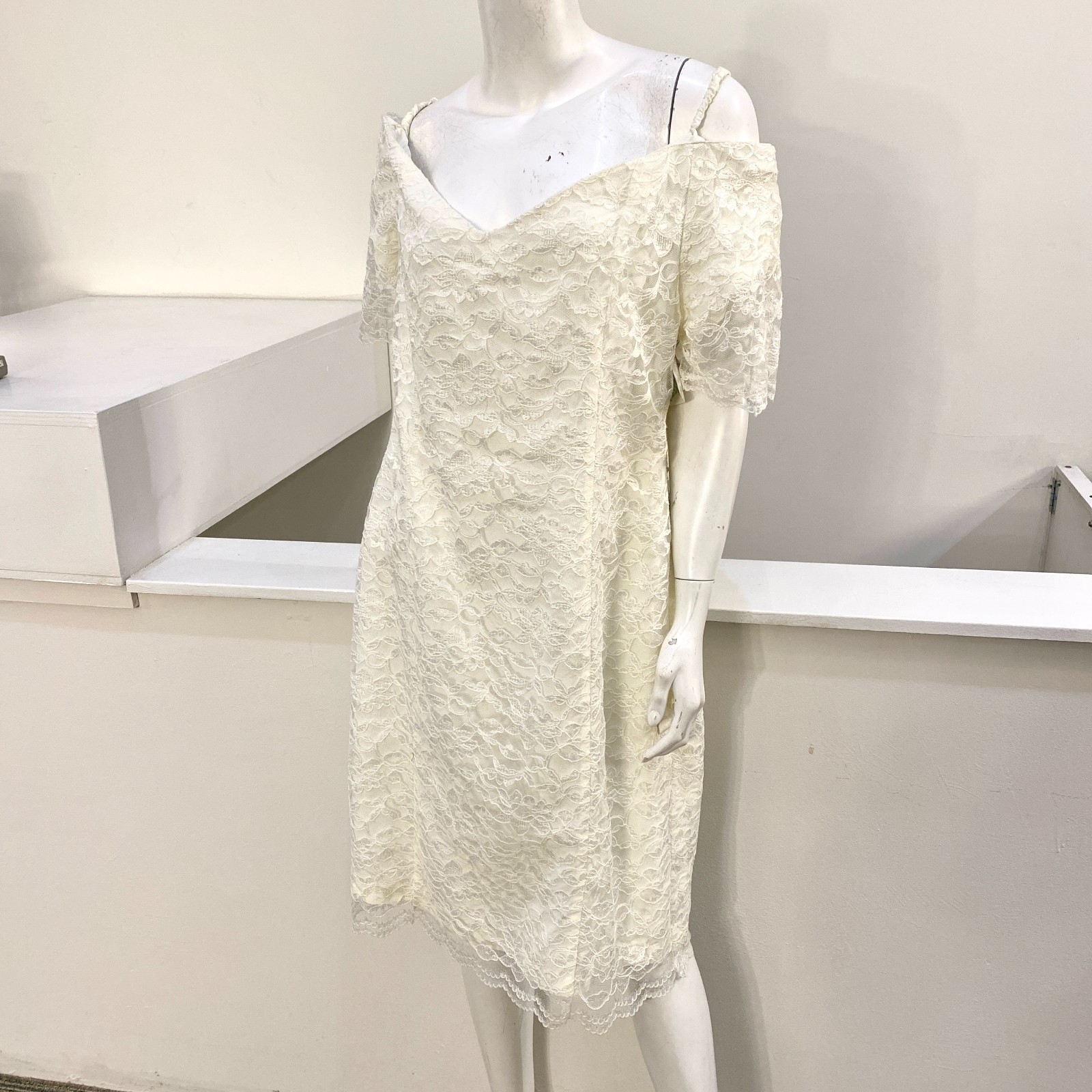 1980s Vintage Ivory Lace Midi Length Formal Dress with Shoulder Straps Size 12