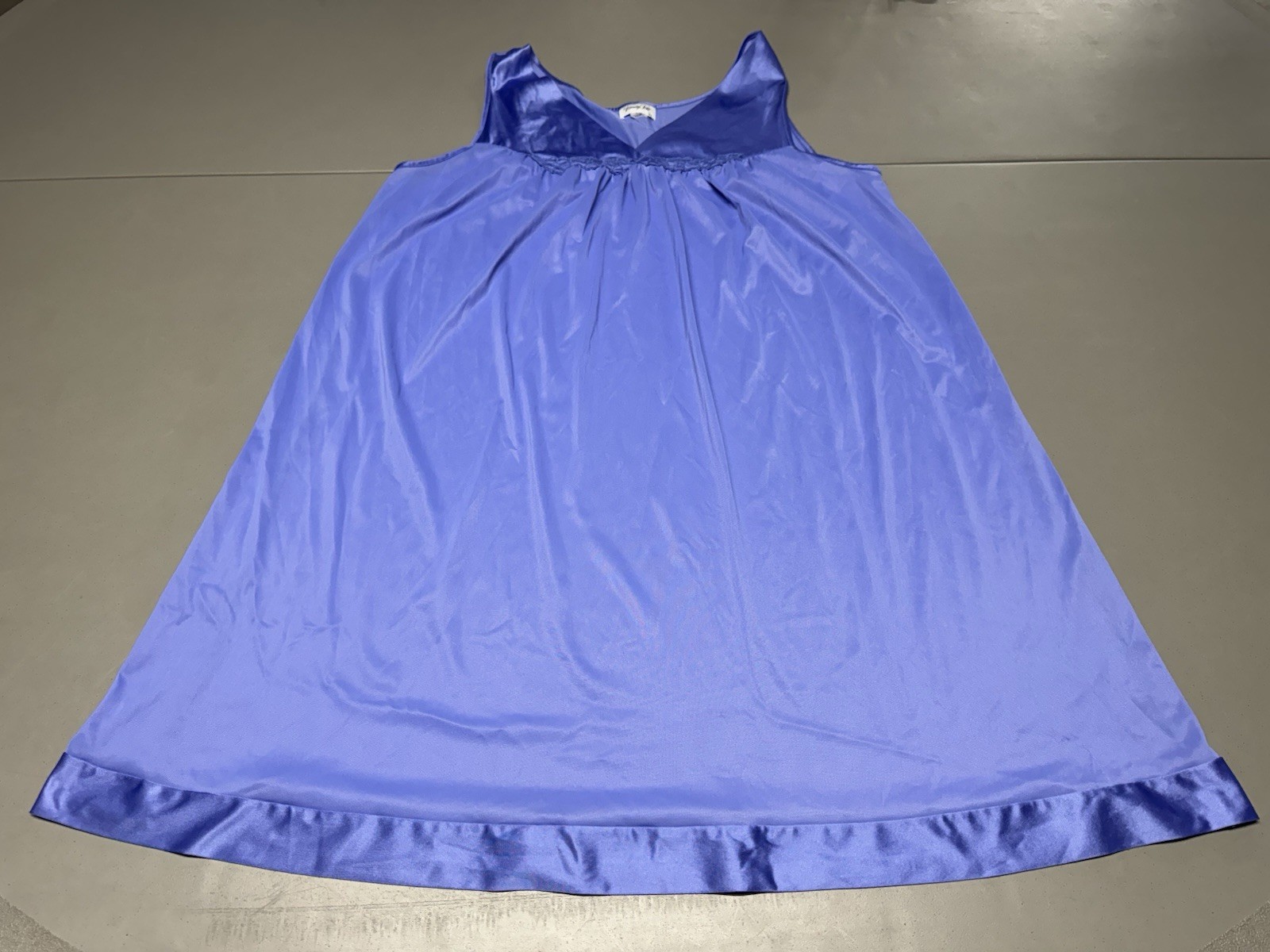 VTG VANITY FAIR Periwinkle Blue NIGHTGOWN Silky Nylon Embroidered Flower Sz XL