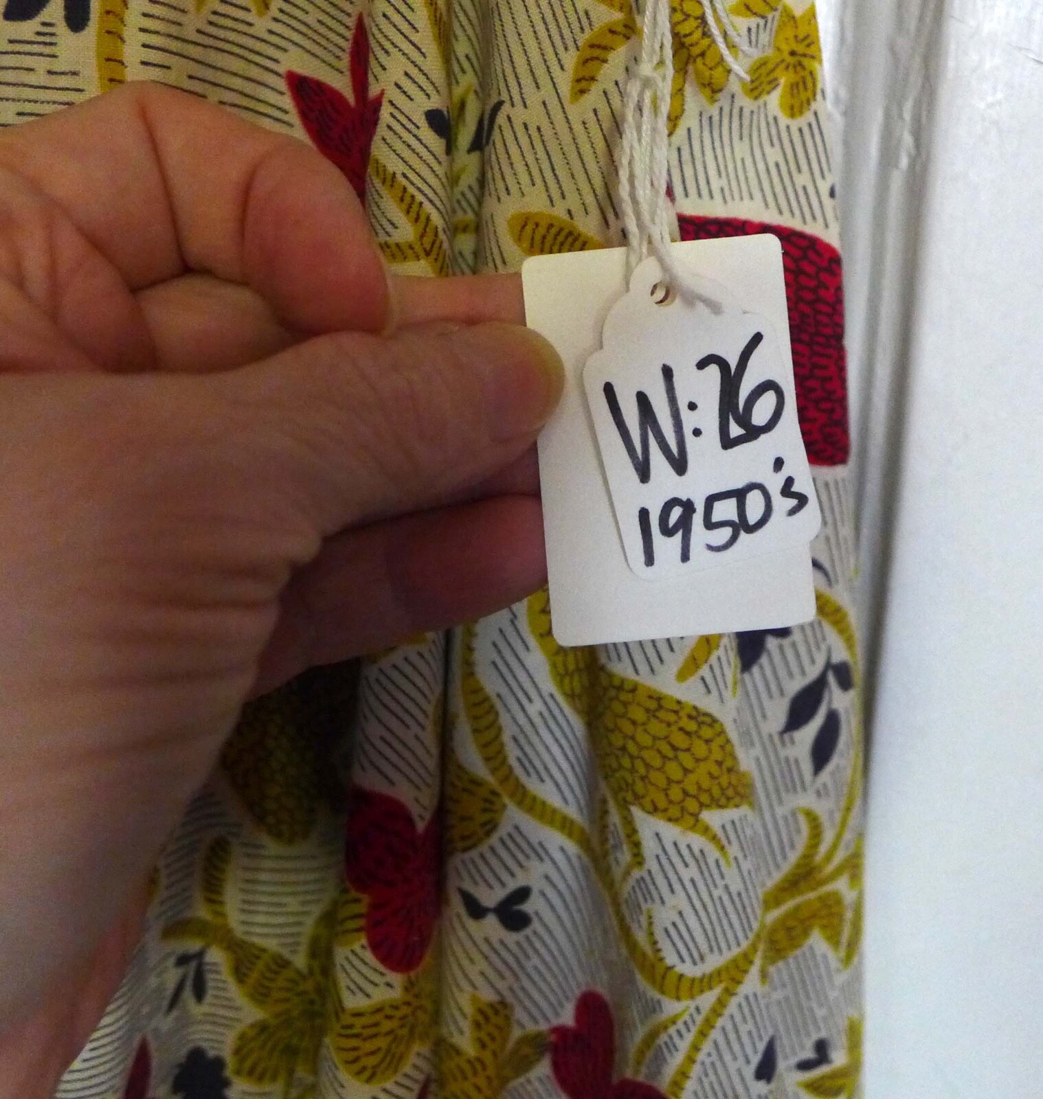 Vintage 1950s Full Skirt Waist 26 Inches Cotton Flower Floral Print Red Gold