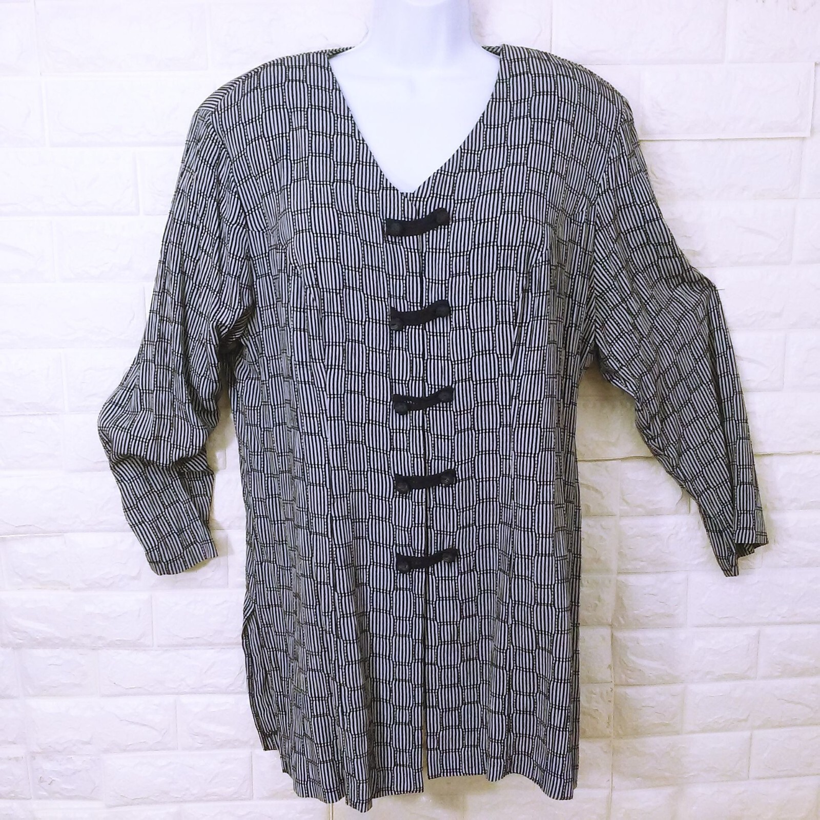 Vintage 80s D.E. Frantoria Tunic Top L(14) V-Neck Asian Frog Closure Geometric