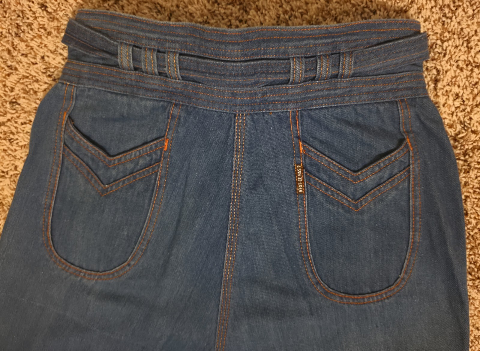 RARE Vtg 70s N’est Ce Pas Bell Bottoms – Sunray Pleated – Chevron Pockets CLEAN!