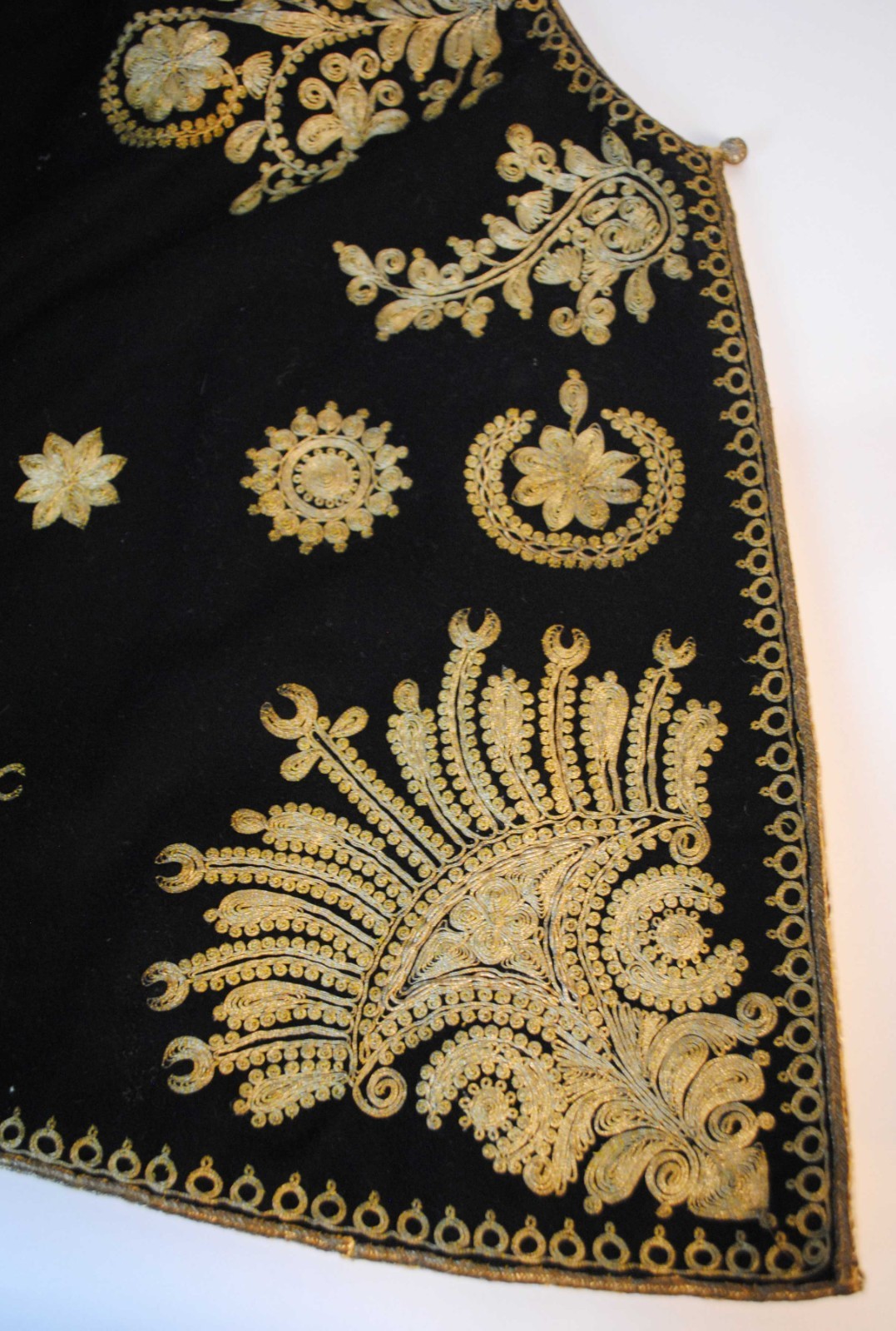 ANTIQUE TAPE LACE LADIES BLOUSE AND WOOL OTTOMAN METALLIC EMBROIDERY CAPELET