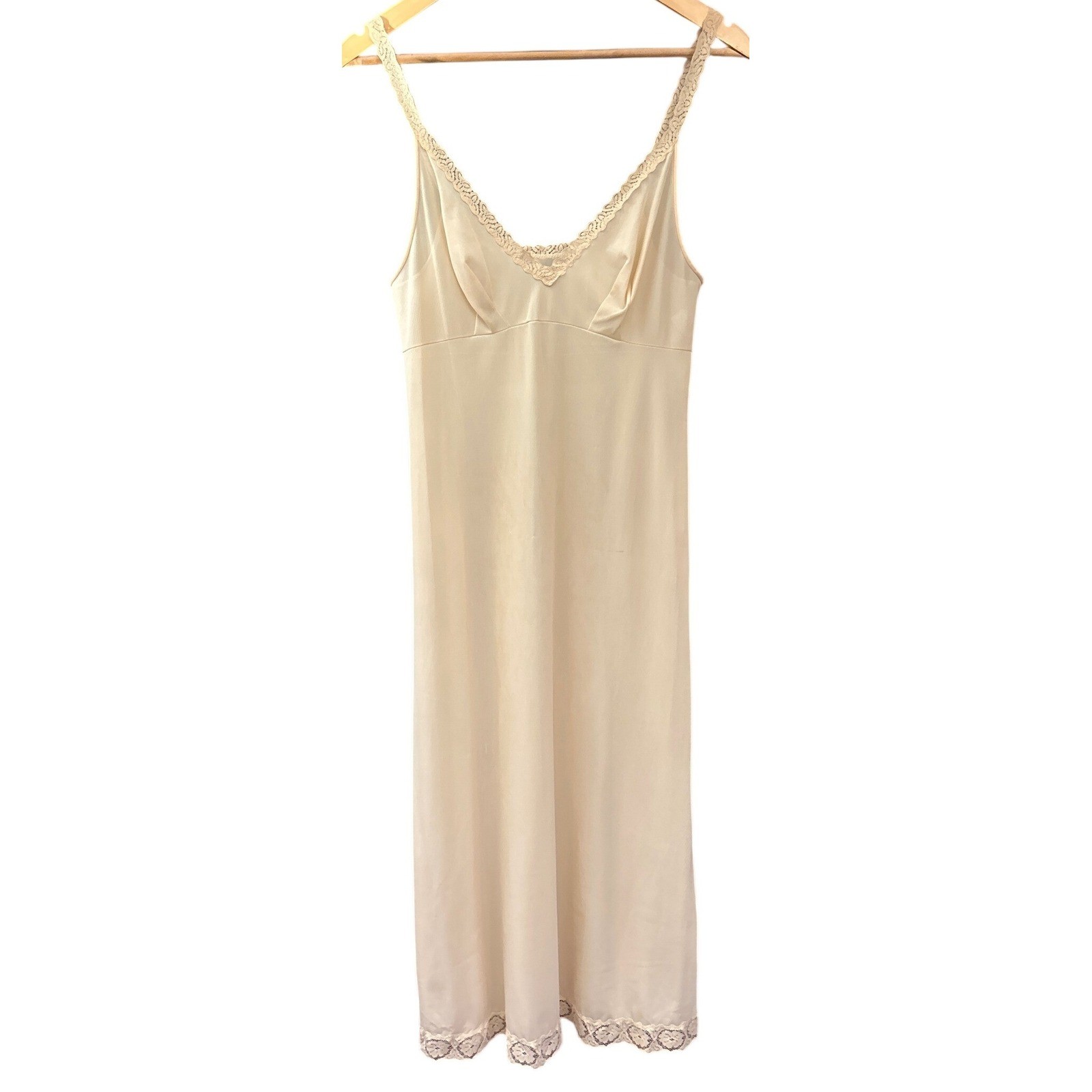 70s Vanity Fair Full Slip Dress Cream Lace Trim Coquette Regencycore Romantic