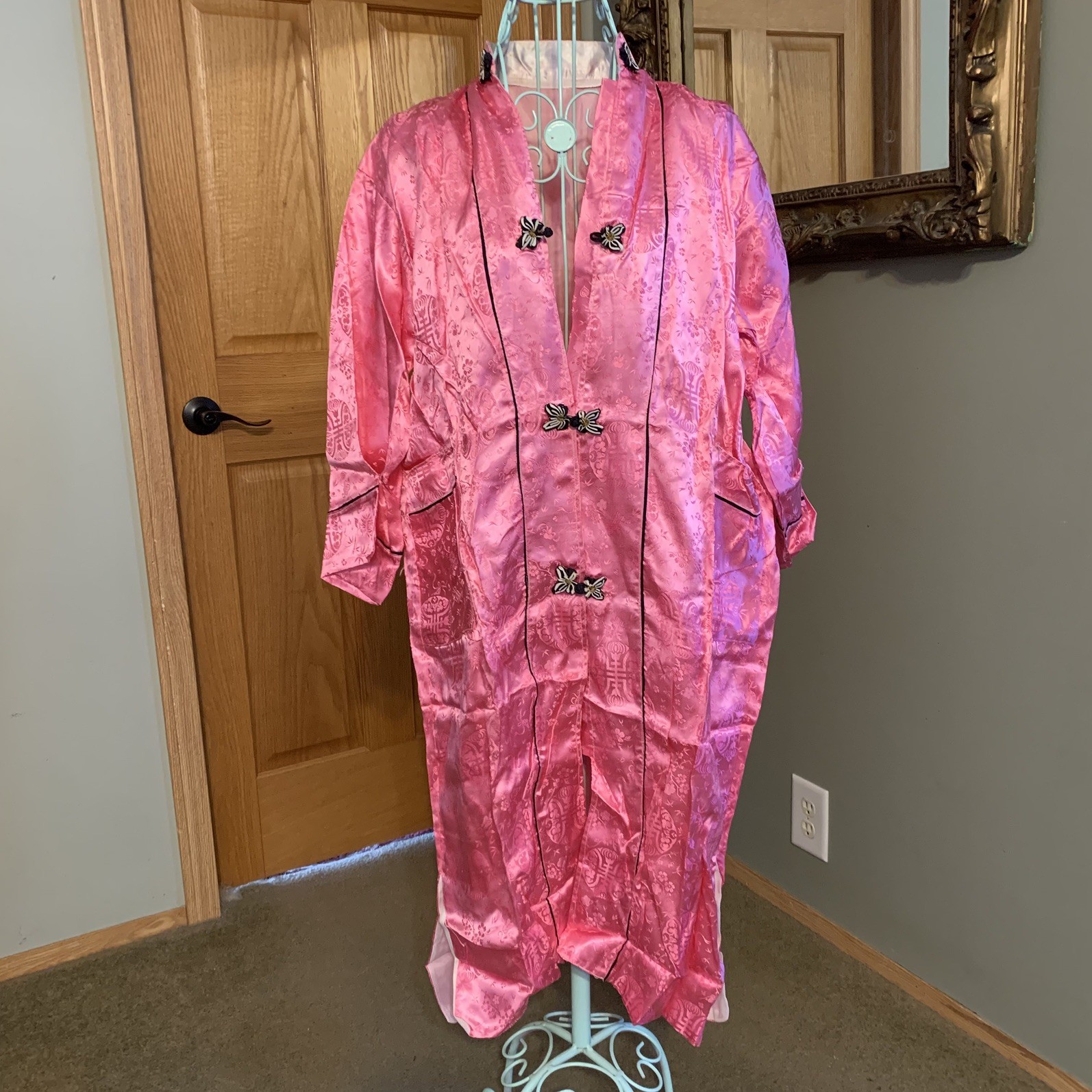 VTG 60s Chinese Satin Bright Pink Floral Brocade Handmade Bath Robe Housecoat M