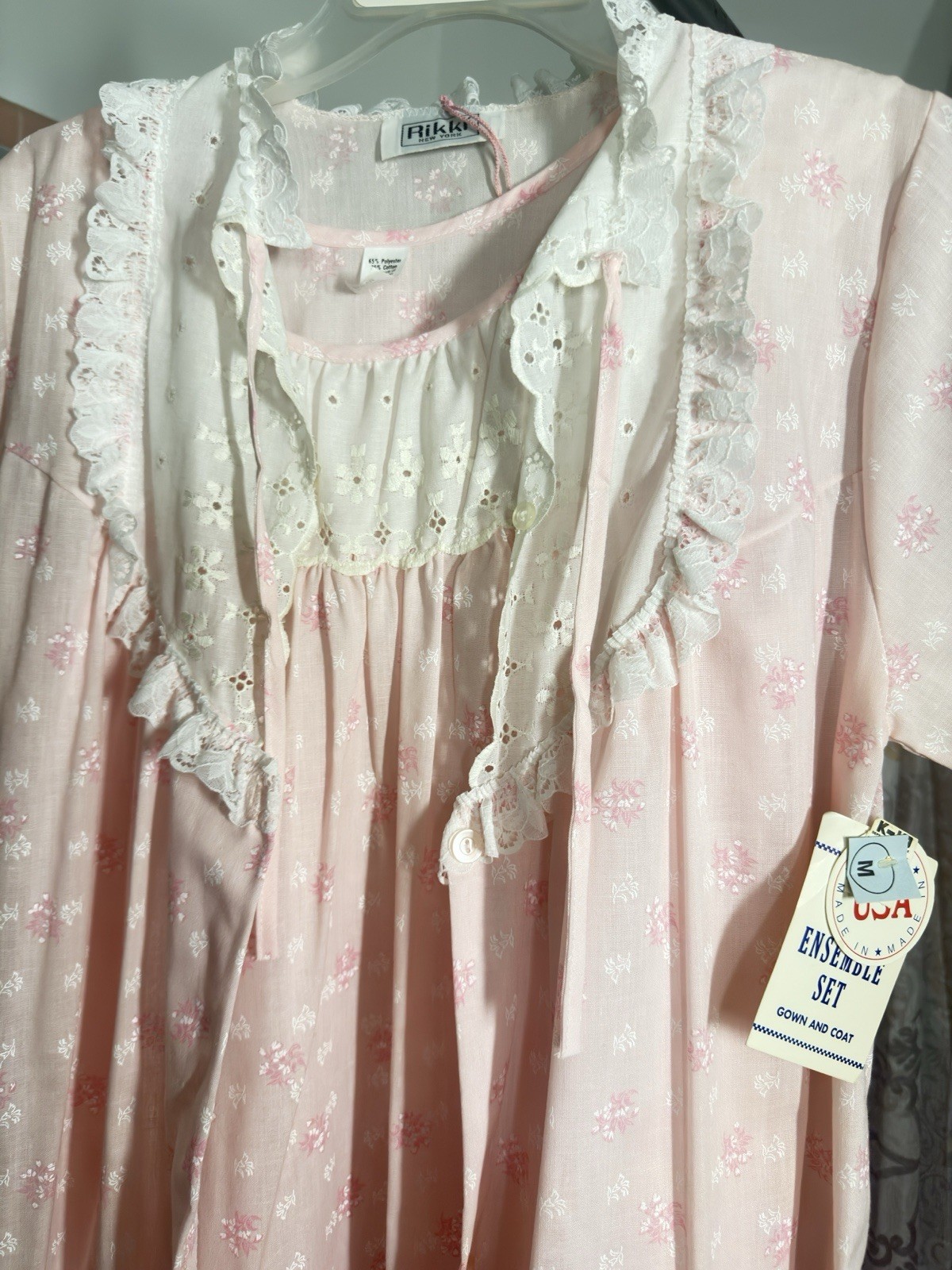VTG 70’S PINK BUTTON FRONT LACE PLEATED ROBE HOUSE COAT NIGHTGOWN sz M NWT