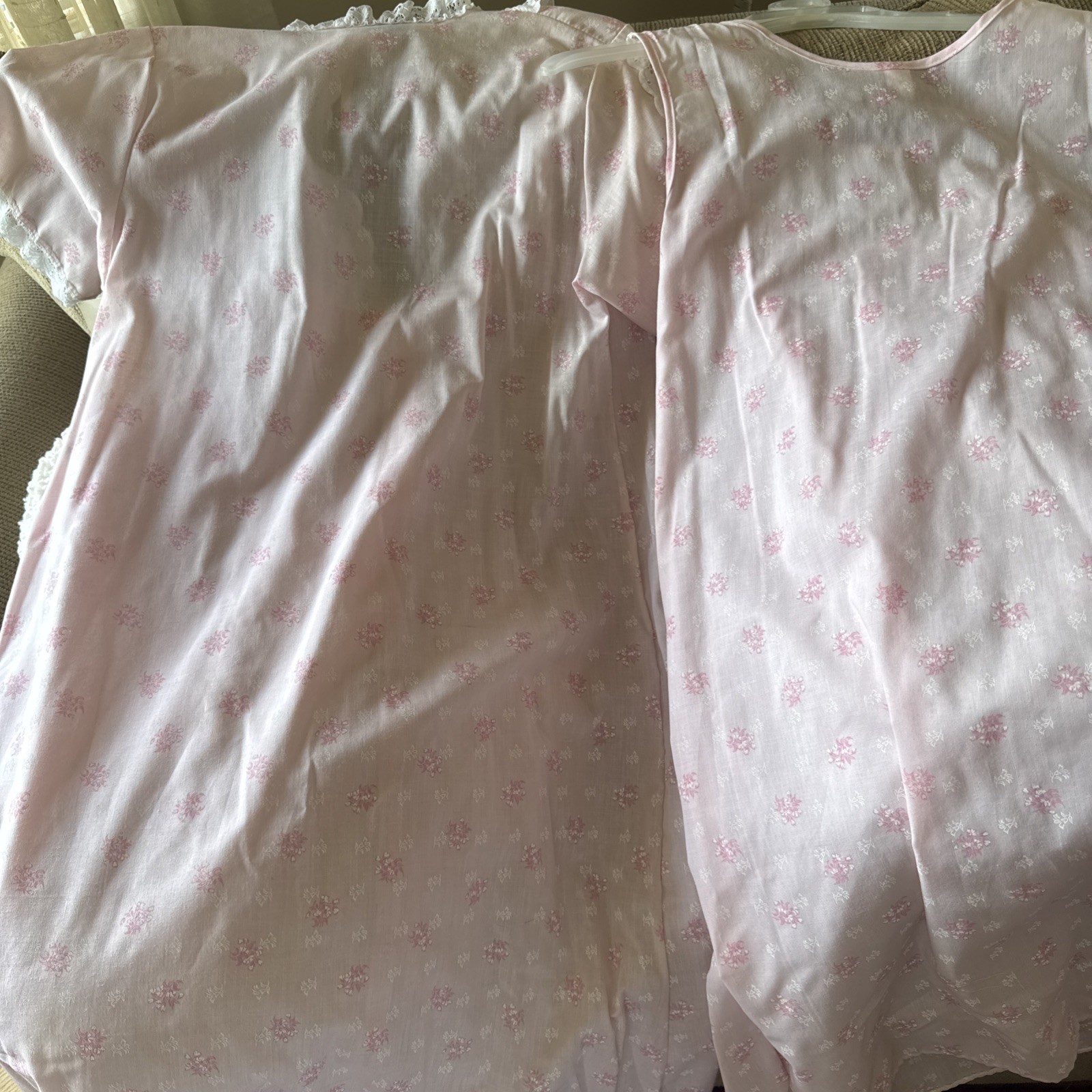 VTG 70’S PINK BUTTON FRONT LACE PLEATED ROBE HOUSE COAT NIGHTGOWN sz M NWT
