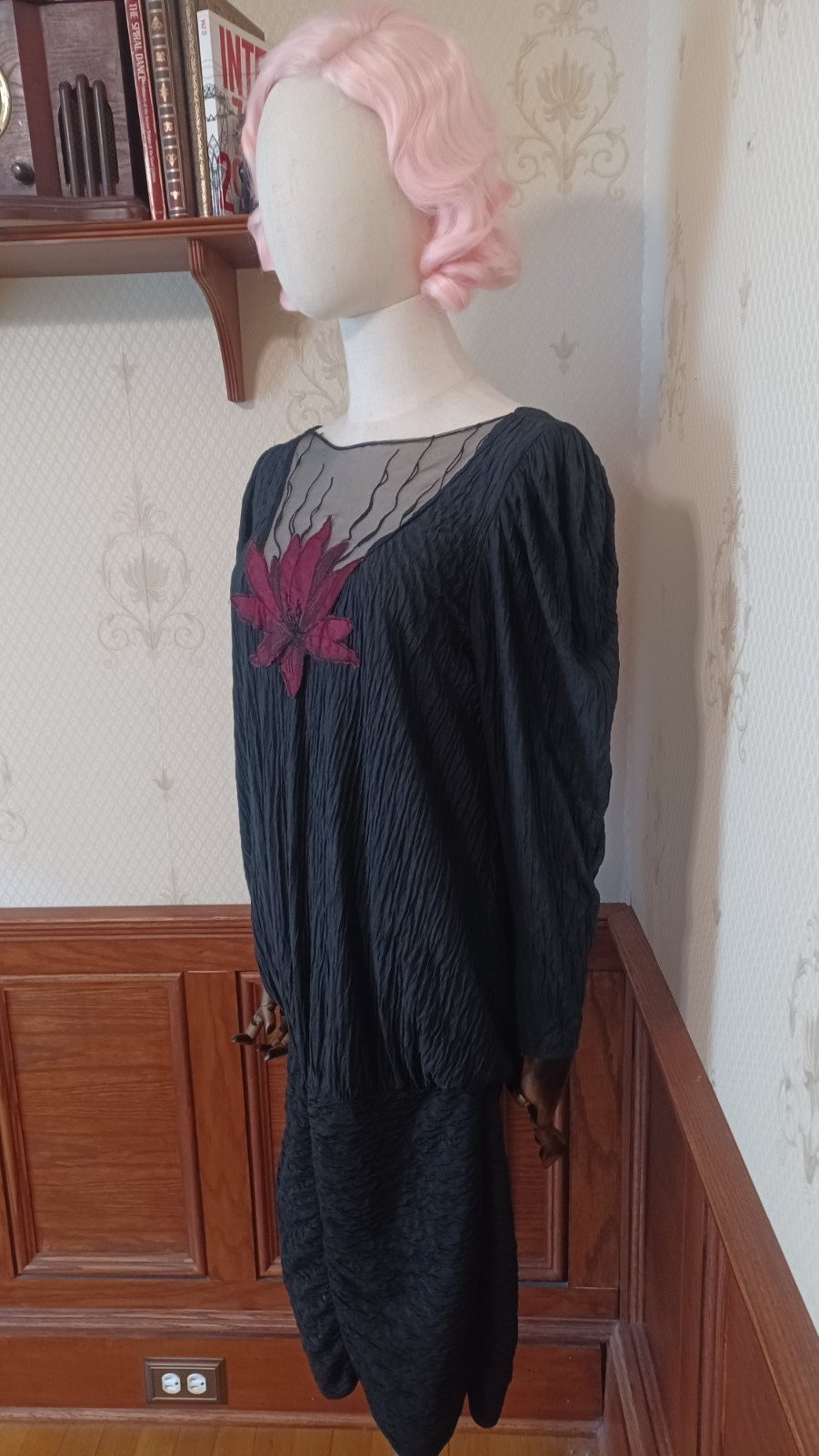 Vintage 70s/80s “New Leaf by Shamir” Black / Red Lotus Witchy Dress