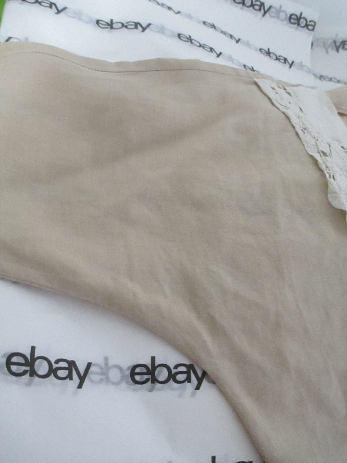 VINTAGE CARRY BACK / HONG KONG 🌸 SIZE 8 ==BEIGE RAMIE / LACE COLLAR BLOUSE