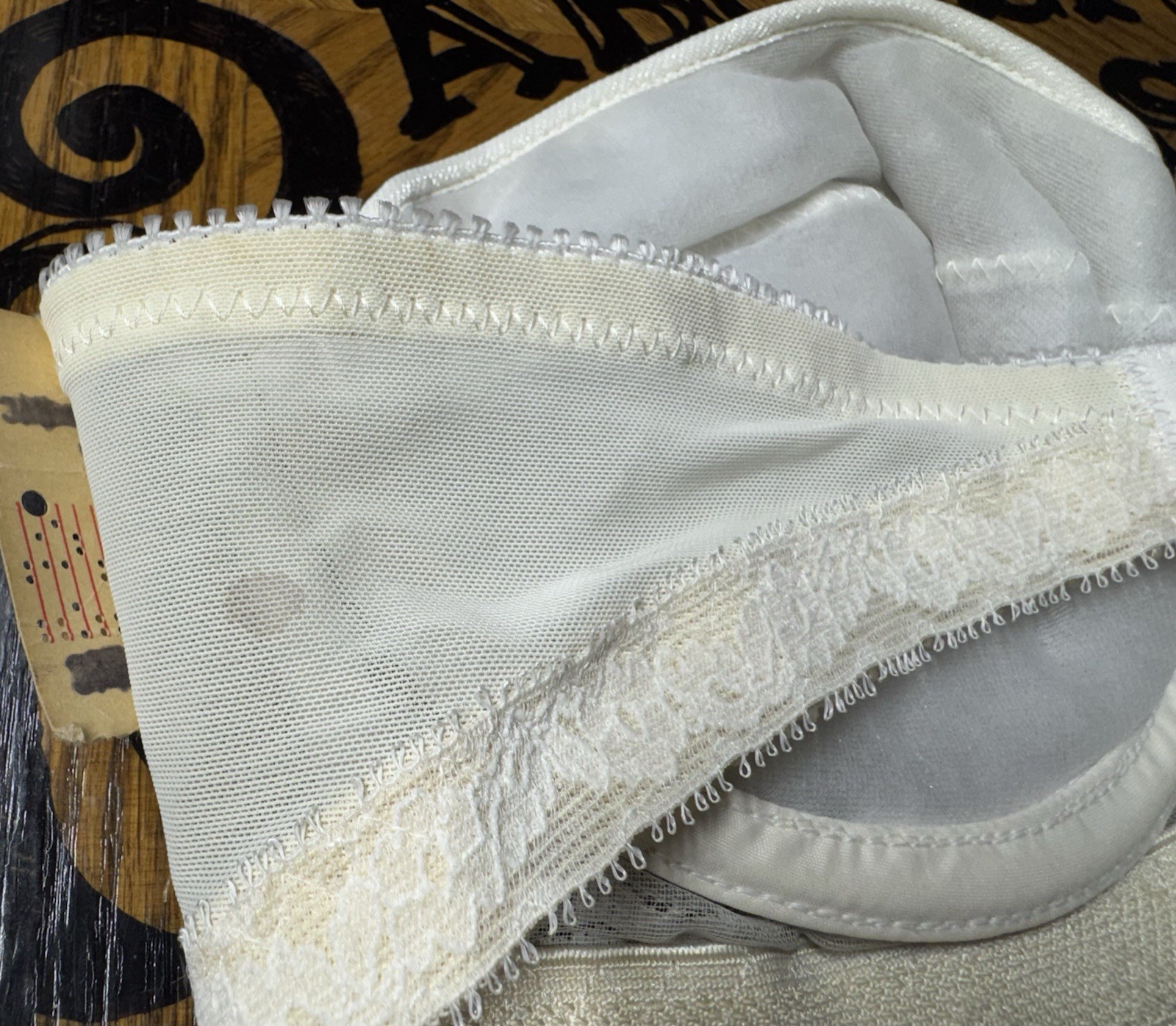 VINTAGE LADY MARLENE STRAPLESS BRA! 34 C. WHITE. TLC.