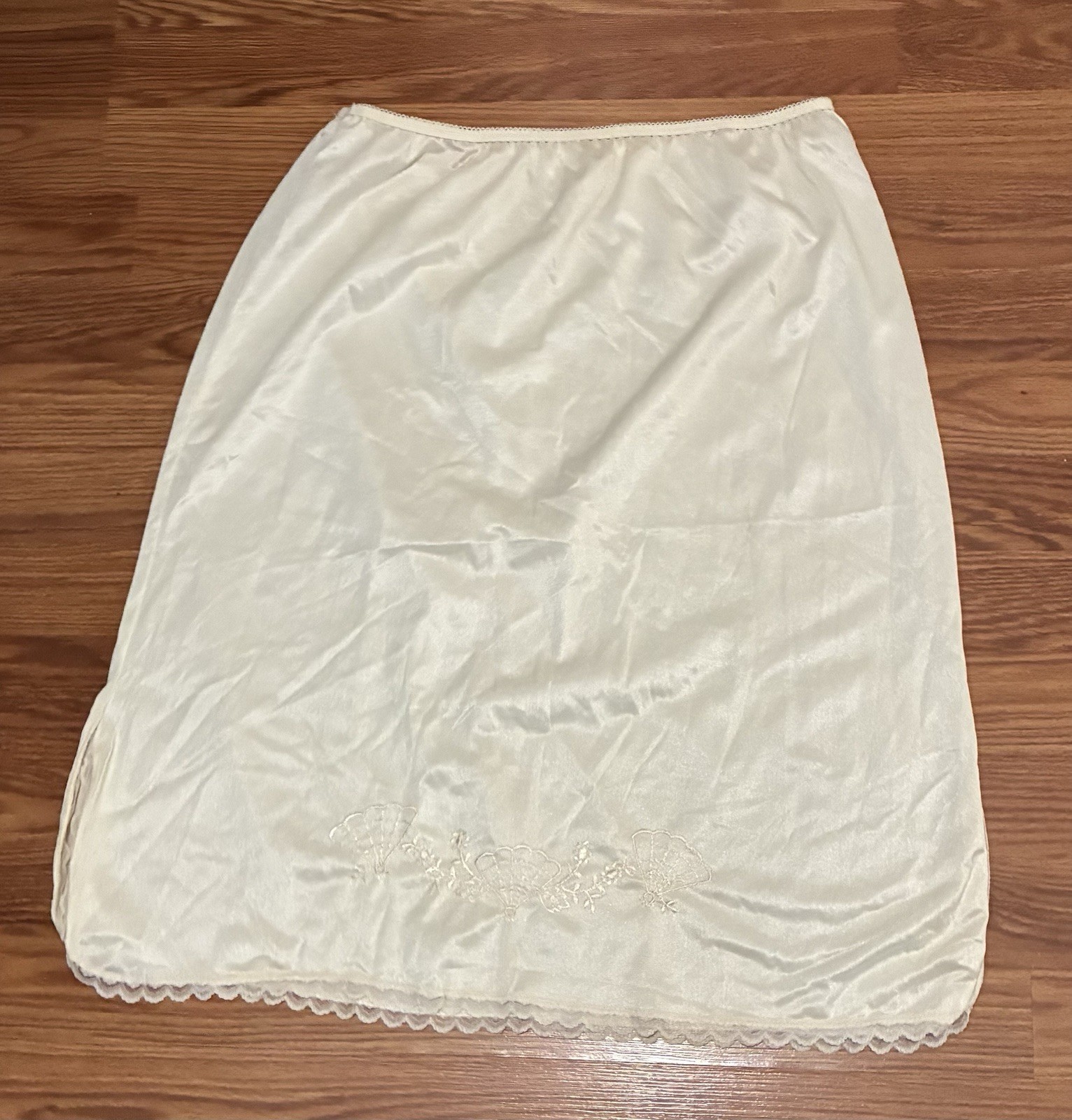 Vintage BEAU-TRIX Half Slip Ivory Lace Nylon Pinup Side Slit XL EMBROIDERED FANS