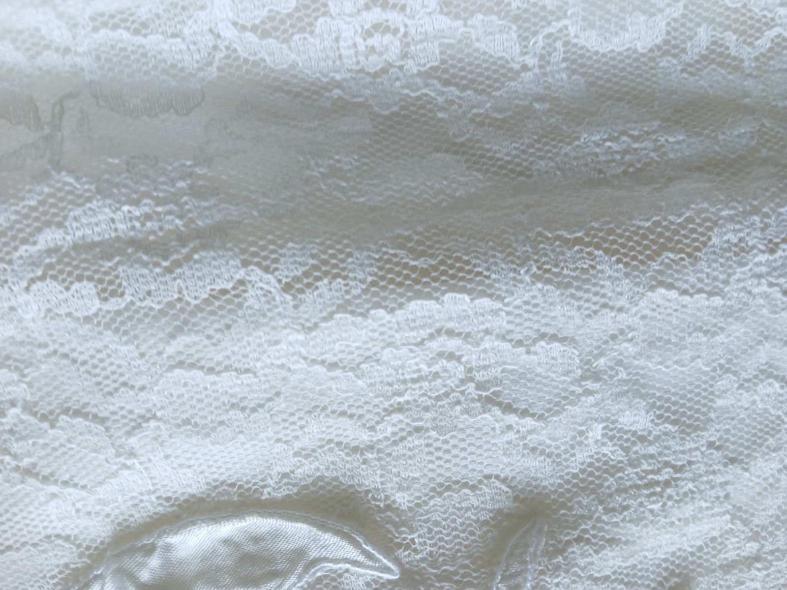 Vintage Half Slip Lace Overlay w Satin Applique Ivory Waist 22 inches Size XS?