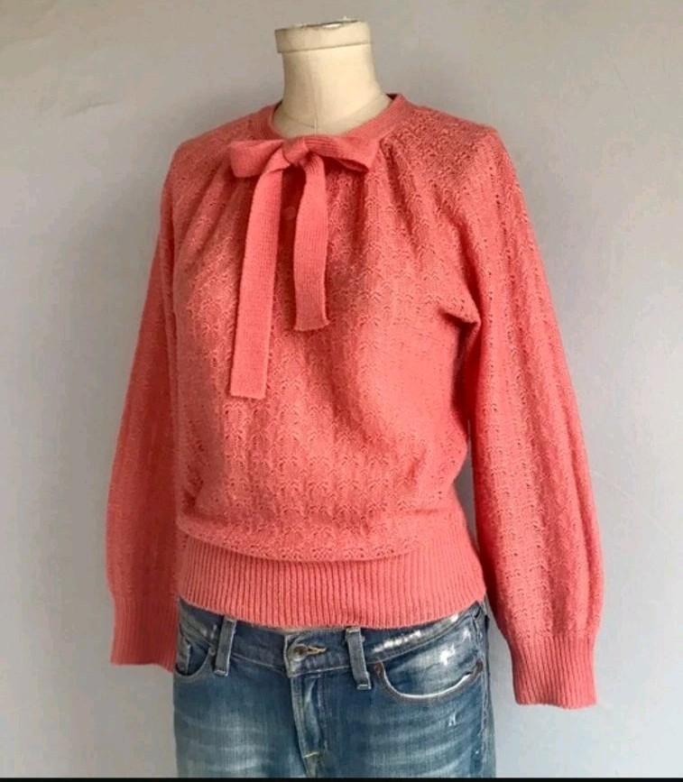 1970s Salmon/Coral Colored Pussy Bow Knitter Pulllover Jumper Sweater.