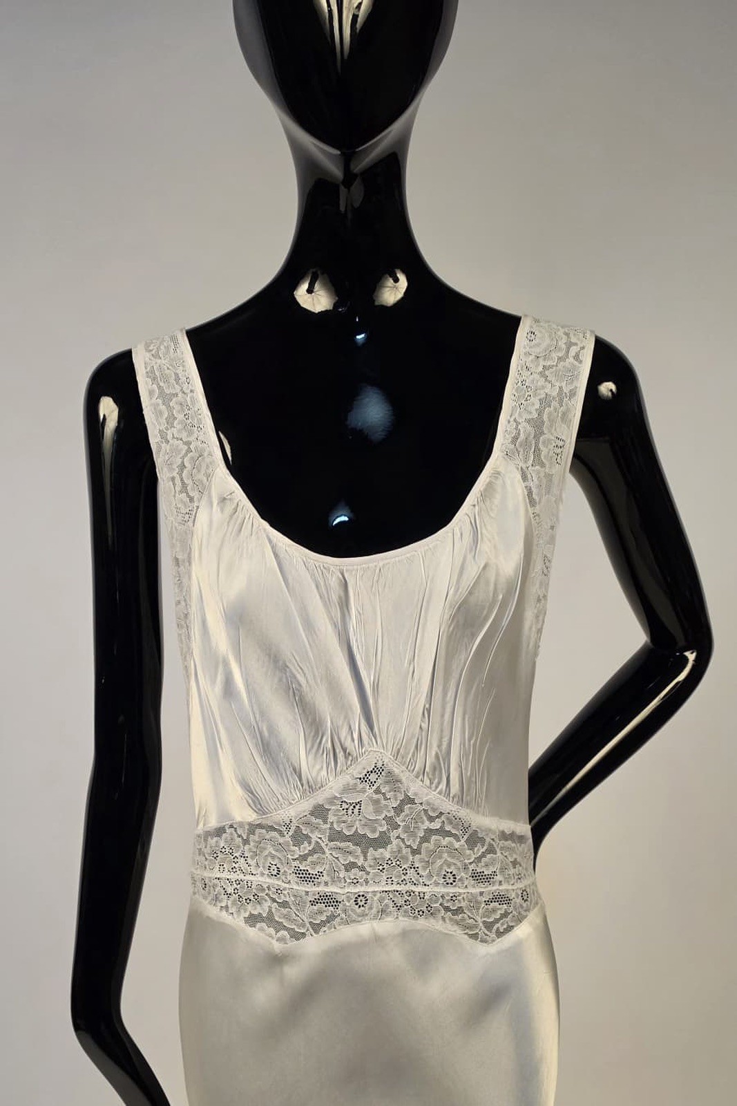 SEXY 1930’S LONG WHITE SLIP DRESS W LACE INSERTION + SHOULDER STRAPS