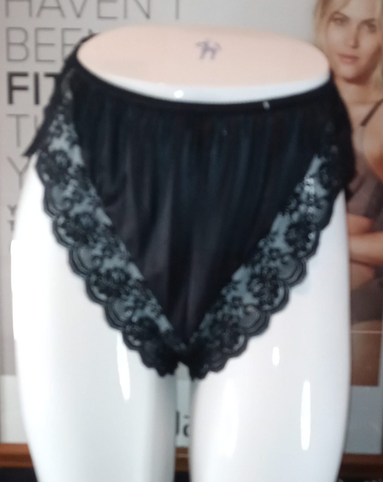 Vintage Maidenform Chantilly Panties Black Lace Trim Women’s Size 6 Underwear