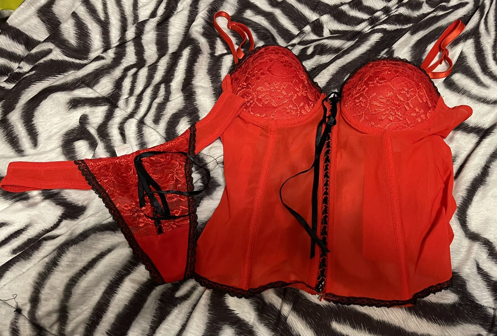 VINTAGE NATIVE INTIMATES BUSTIER & THONG LINGERIE ! SIZE 34 C / MEDIUM. RED