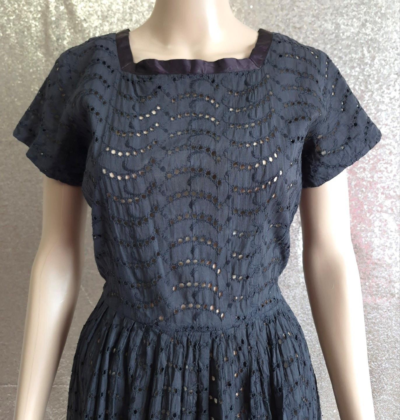 POST WAR BLACK COTTON EYELET vintage 1940s 50s Square Neck DAY DRESS – S / M