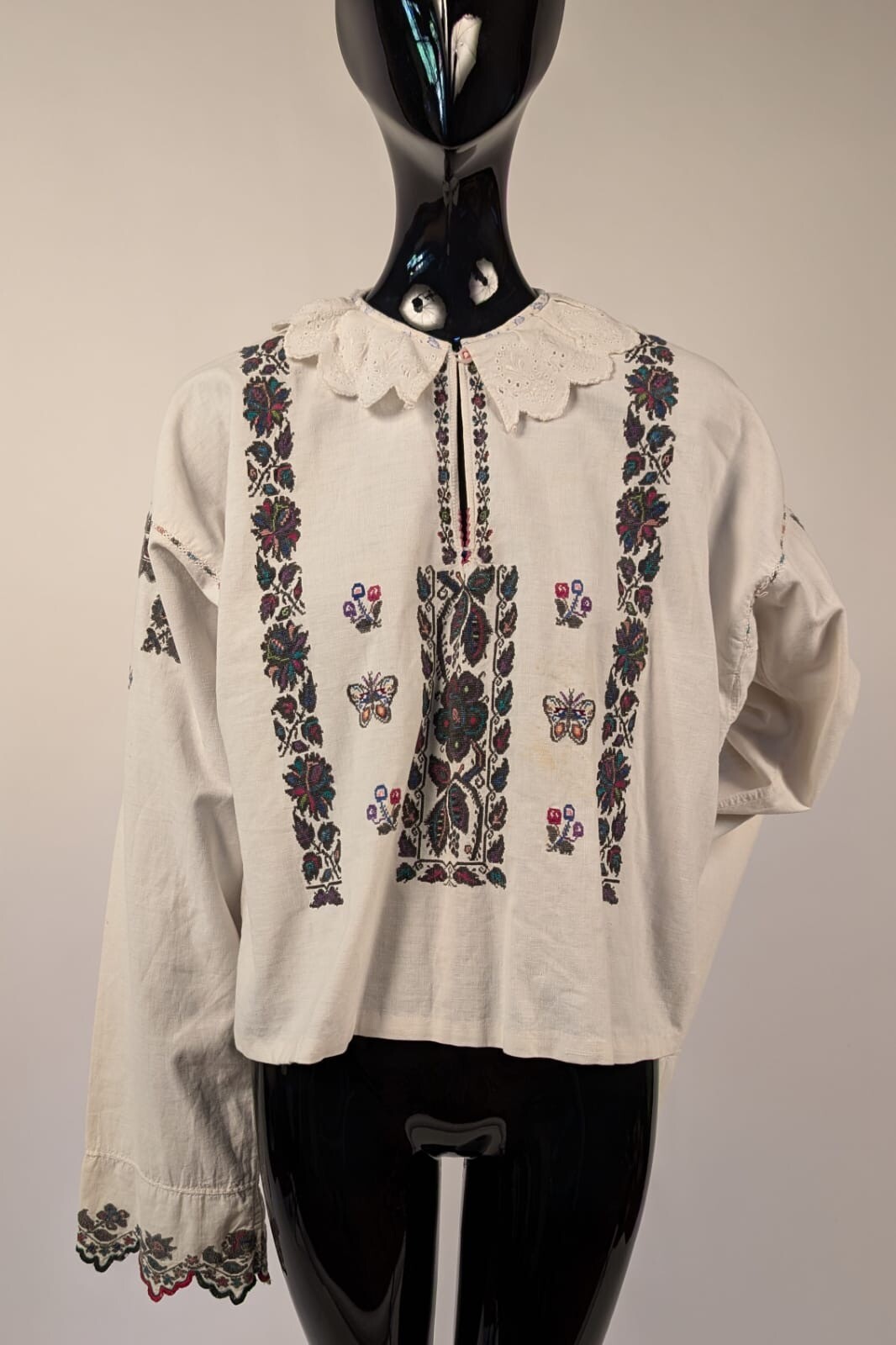 ANTIQUE EASTERN EUROPEAN ETHNIC HAND EMBROIDERED FLORAL BLOUSE