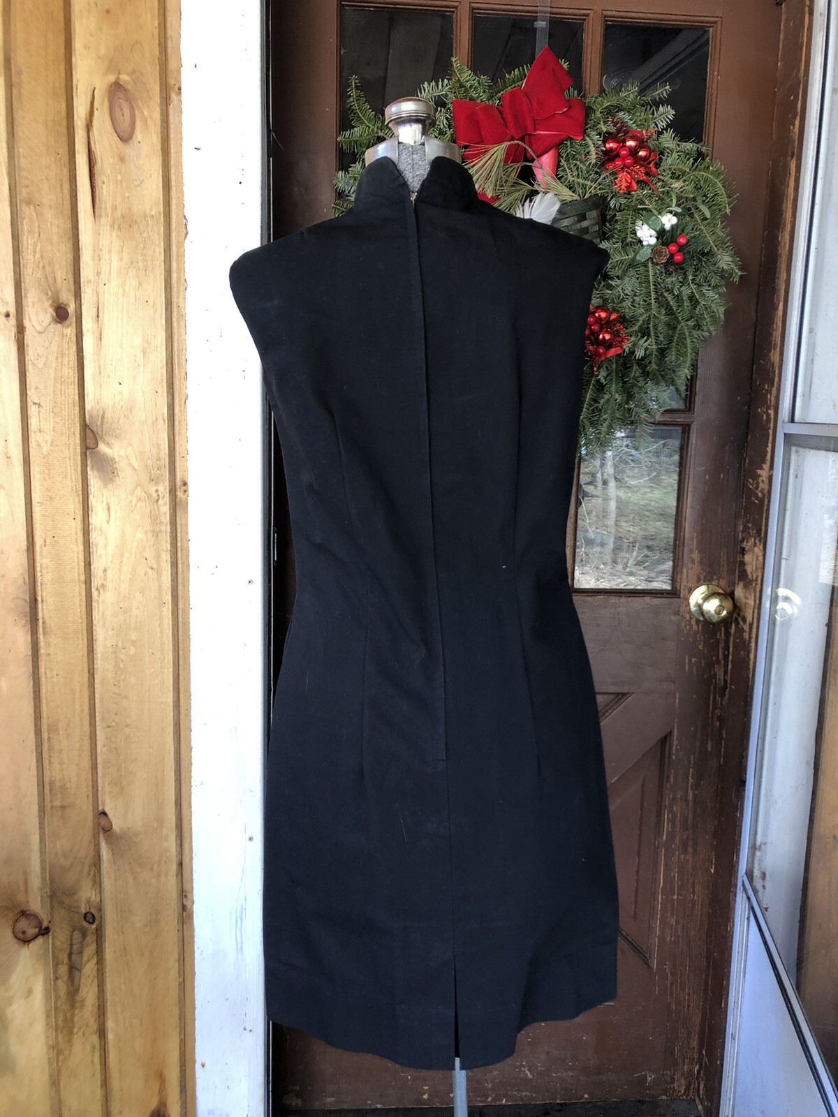 Vintage 1960’s Black And Gold Design Curvy Cocktail Dress 36-30-36