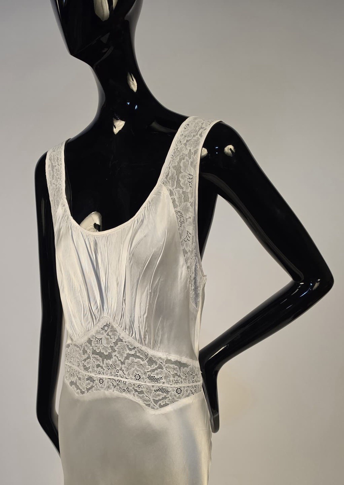 SEXY 1930’S LONG WHITE SLIP DRESS W LACE INSERTION + SHOULDER STRAPS