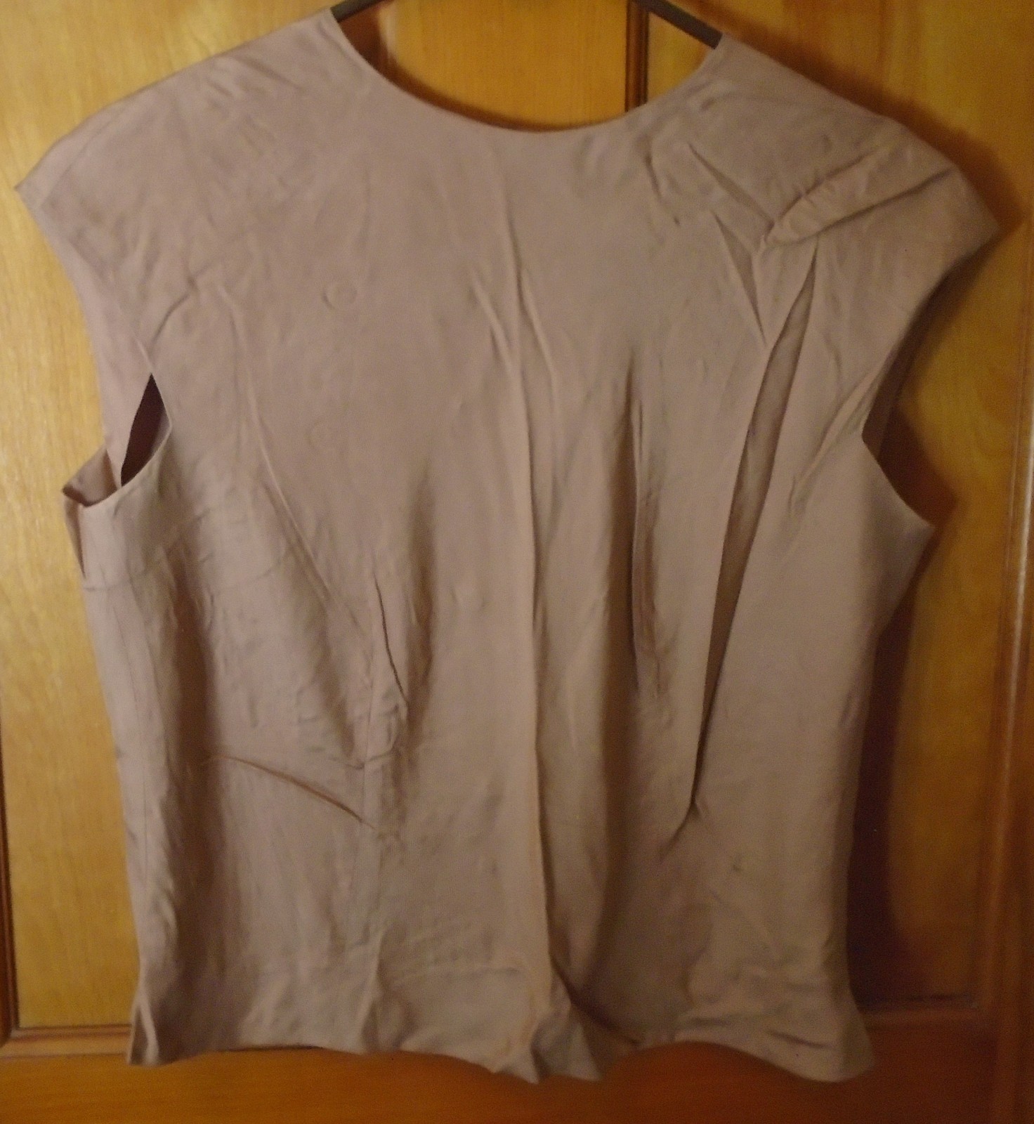 VINTAGE 50s SLEEVELESS RAYON BLOUSE LIGHT MOCHA BROWN MATCHING BACK BUTTONS S-M