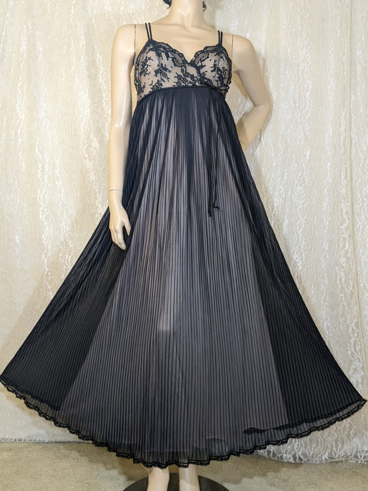 Vintage Van Raalte Black Crystal Pleats Over Shimmery Pink Lingerie Nightgown M
