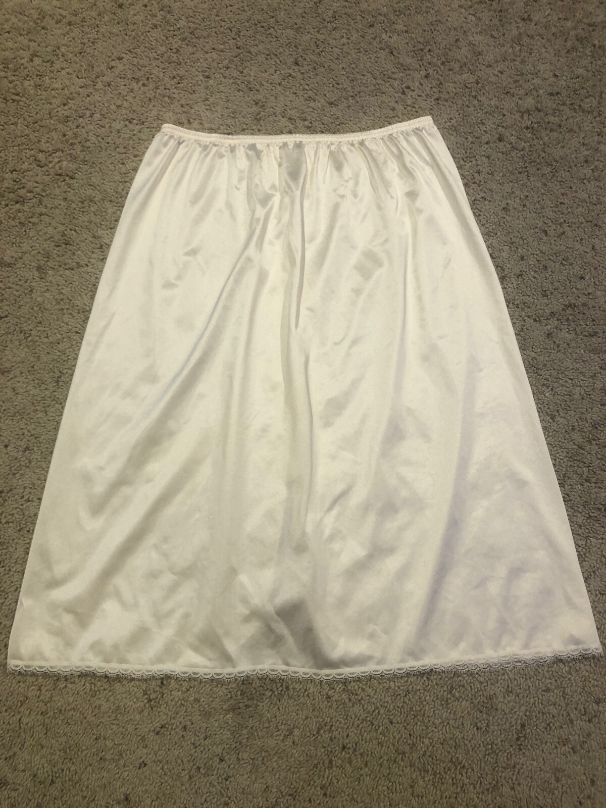 Vintage VANITY FAIR size L HALF SLIP w/ BACK SLIT IVORY Nylon Lace Trim Z22