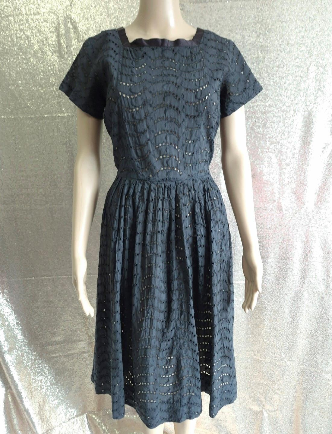POST WAR BLACK COTTON EYELET vintage 1940s 50s Square Neck DAY DRESS – S / M