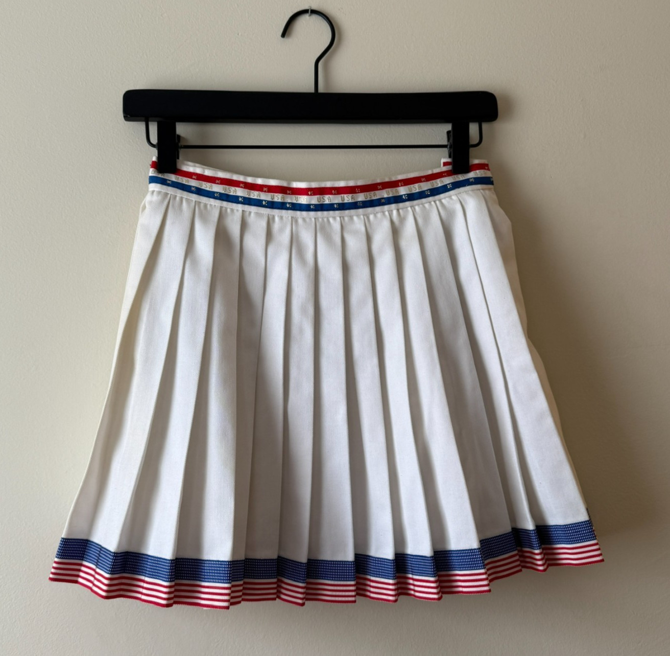 Patriotic Vintage USA White tennis mini skirt Red white and blue trim xs. 24″