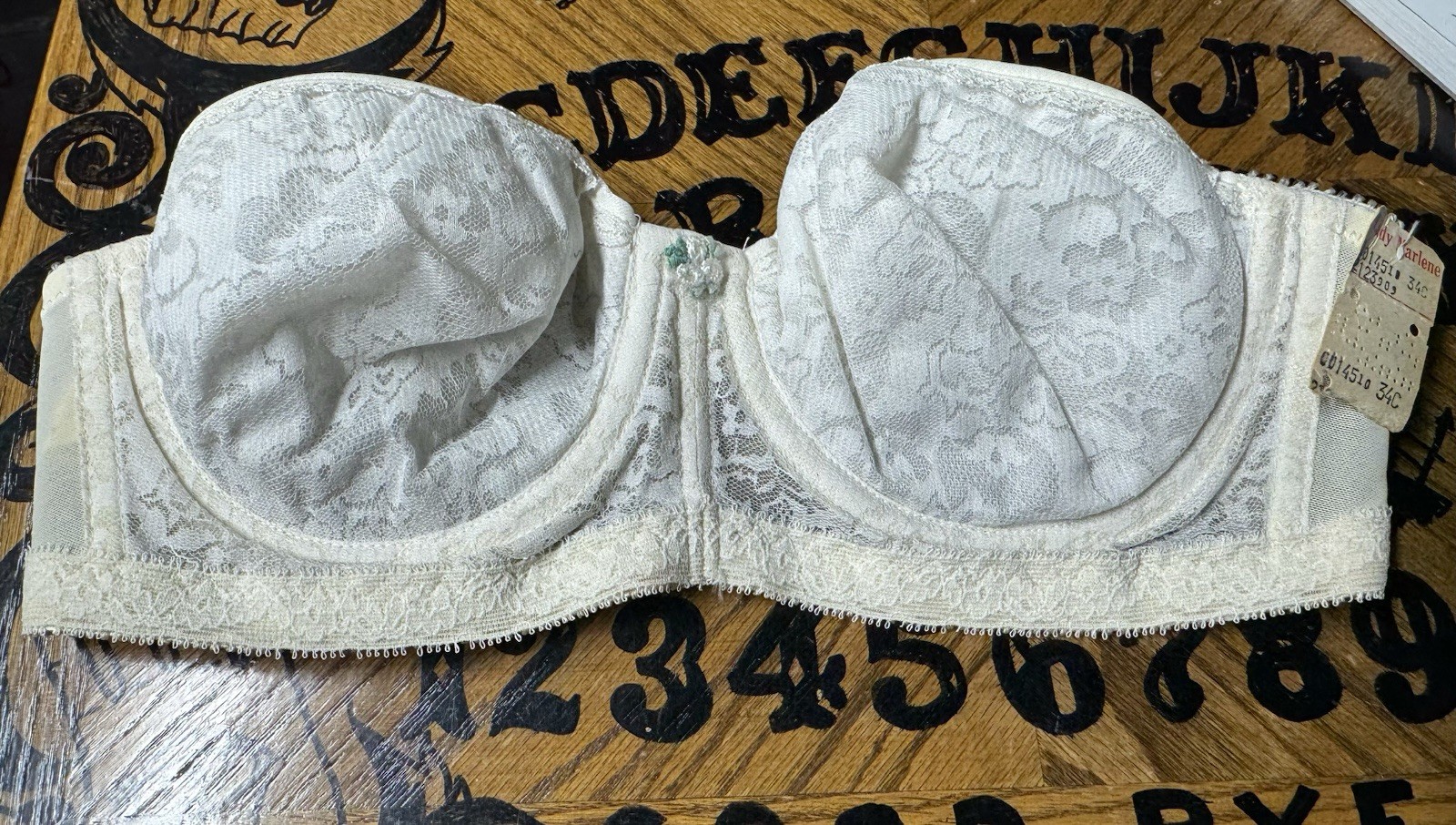 VINTAGE LADY MARLENE STRAPLESS BRA! 34 C. WHITE. TLC.