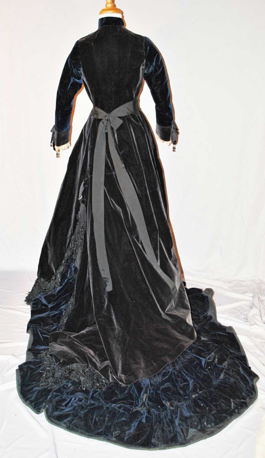 ANTIQUE 1870s BUSTLE DRESS WALKING SUIT OUTFIT, 3-PC TRAINED, MUSEUM DEACCESSION